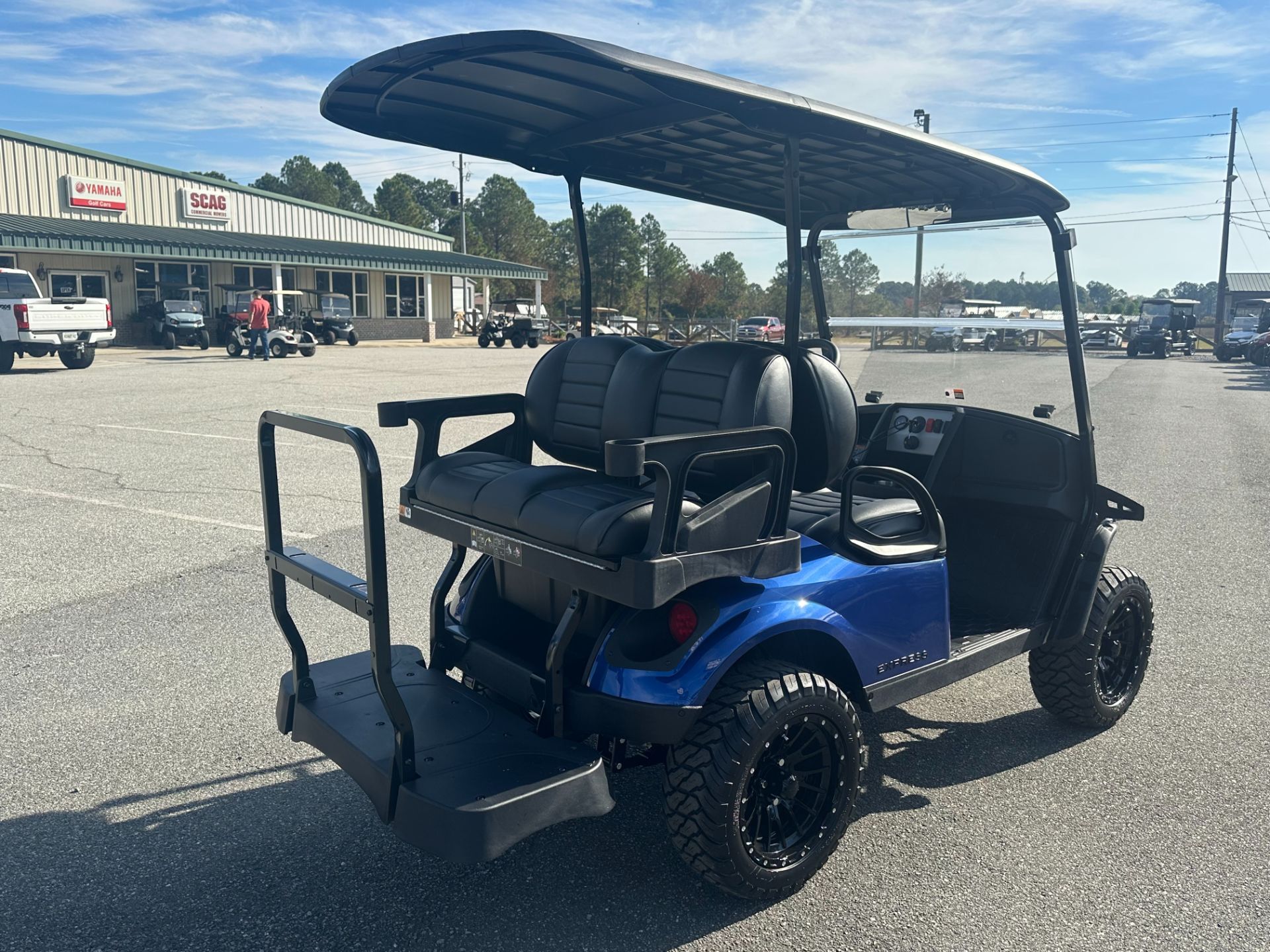 2026 E-Z-GO MY26 Express 4 Touring S 13.5 Gas — photo 4