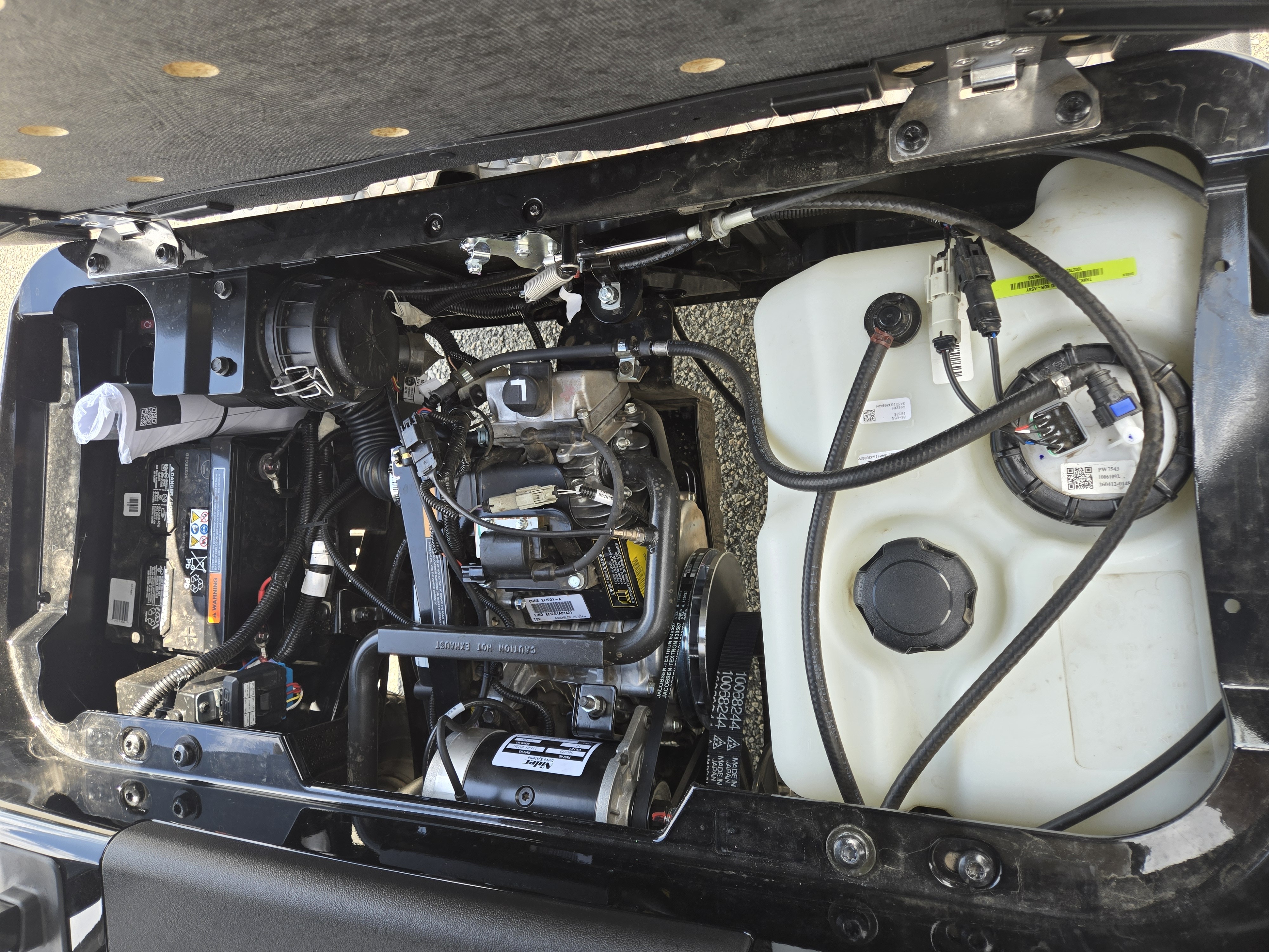 2027 E-Z-GO RXV 4 Valor S 13.5-hp Gas — photo 5