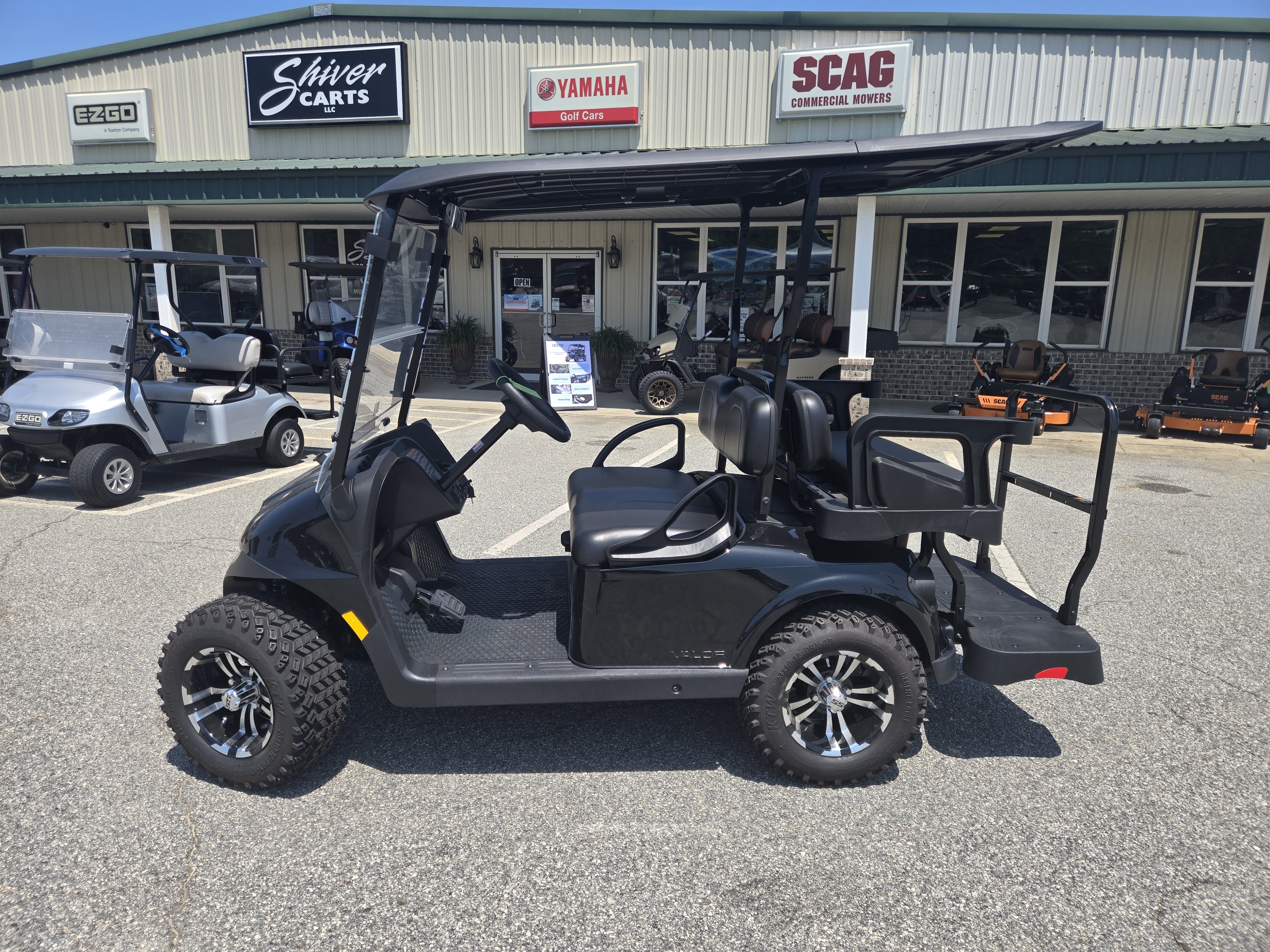 2027 E-Z-GO RXV 4 Valor S 13.5-hp Gas
