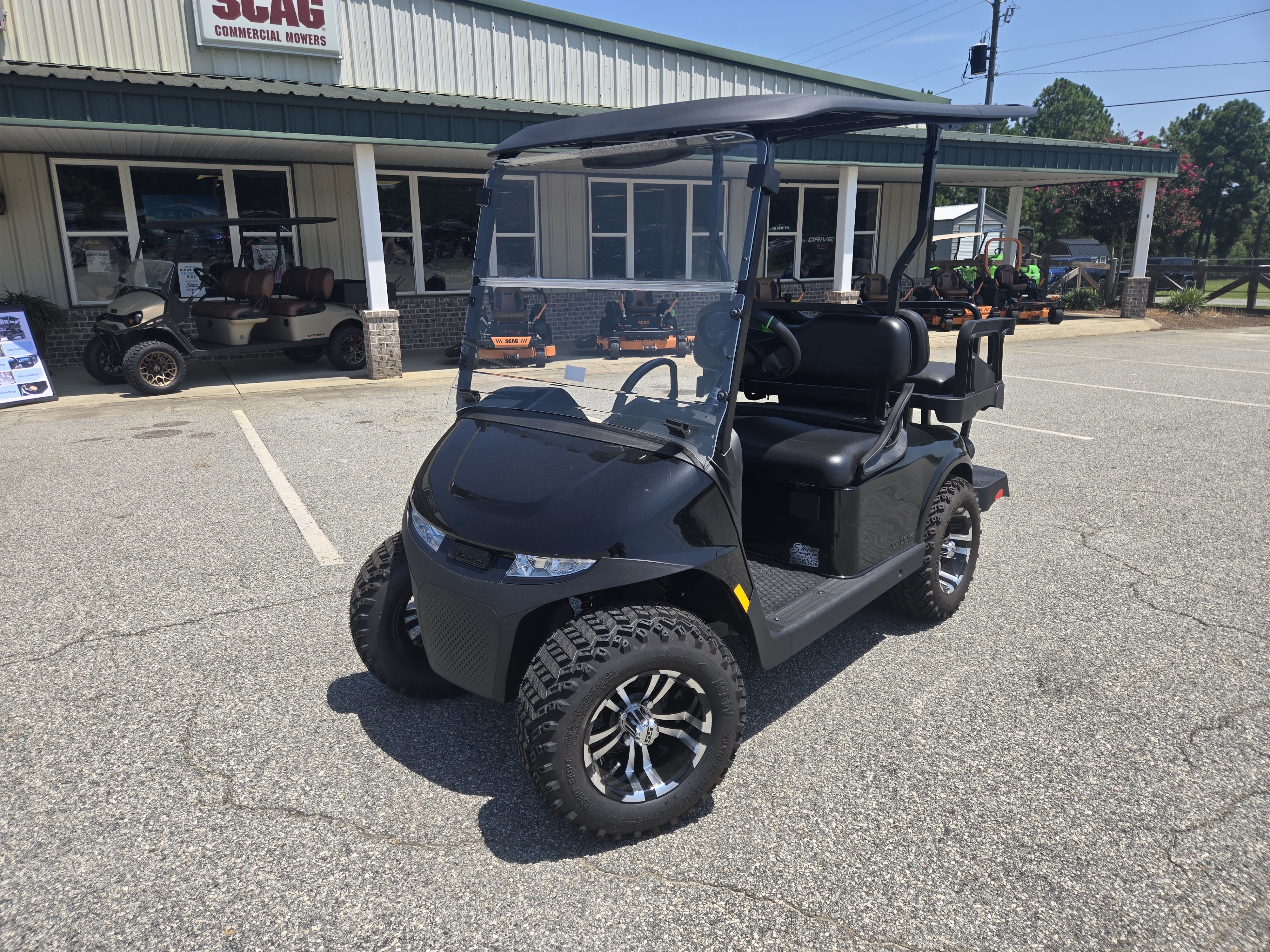 2027 E-Z-GO RXV 4 Valor S 13.5-hp Gas — photo 2
