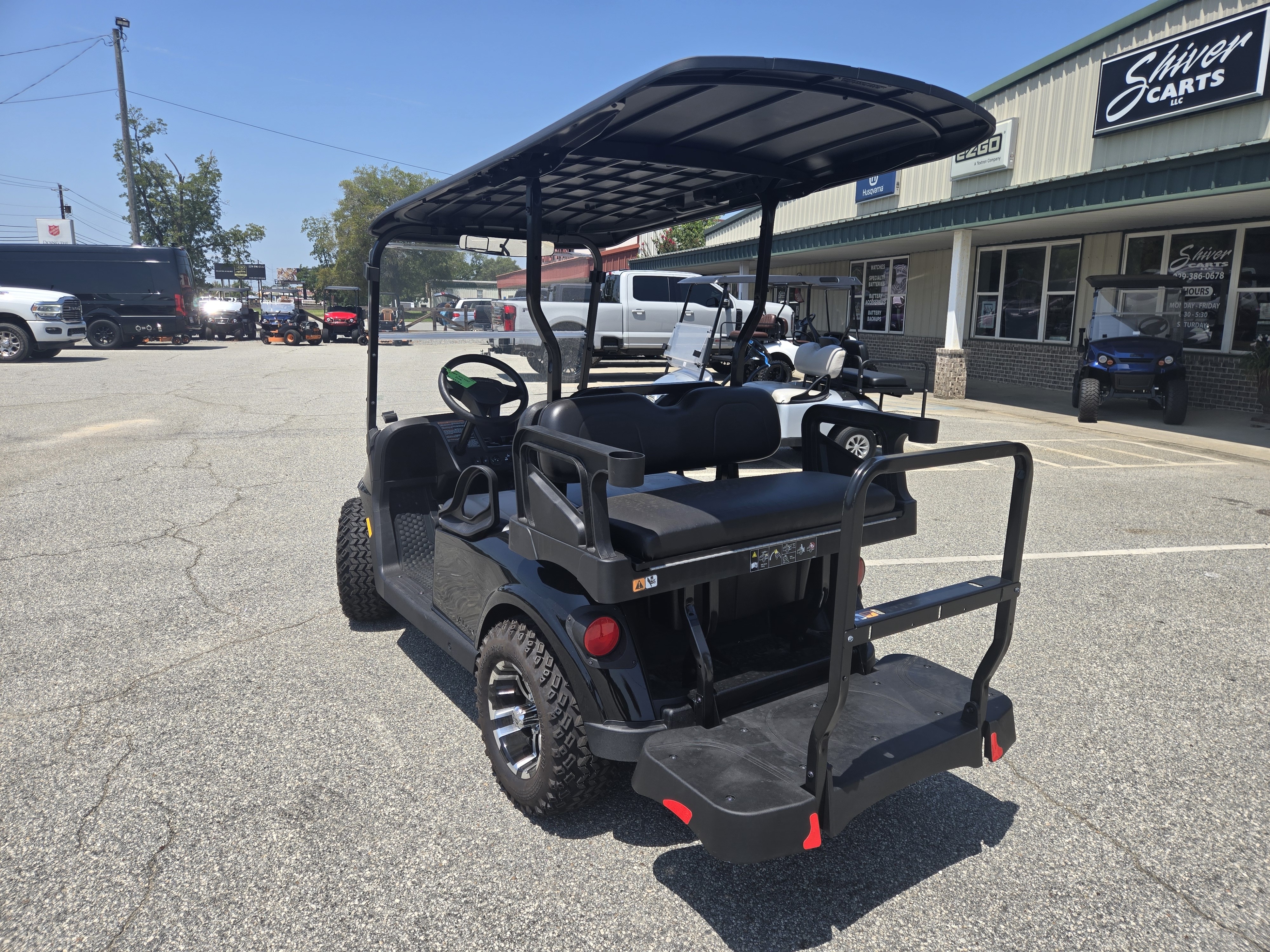 2027 E-Z-GO RXV 4 Valor S 13.5-hp Gas — photo 3