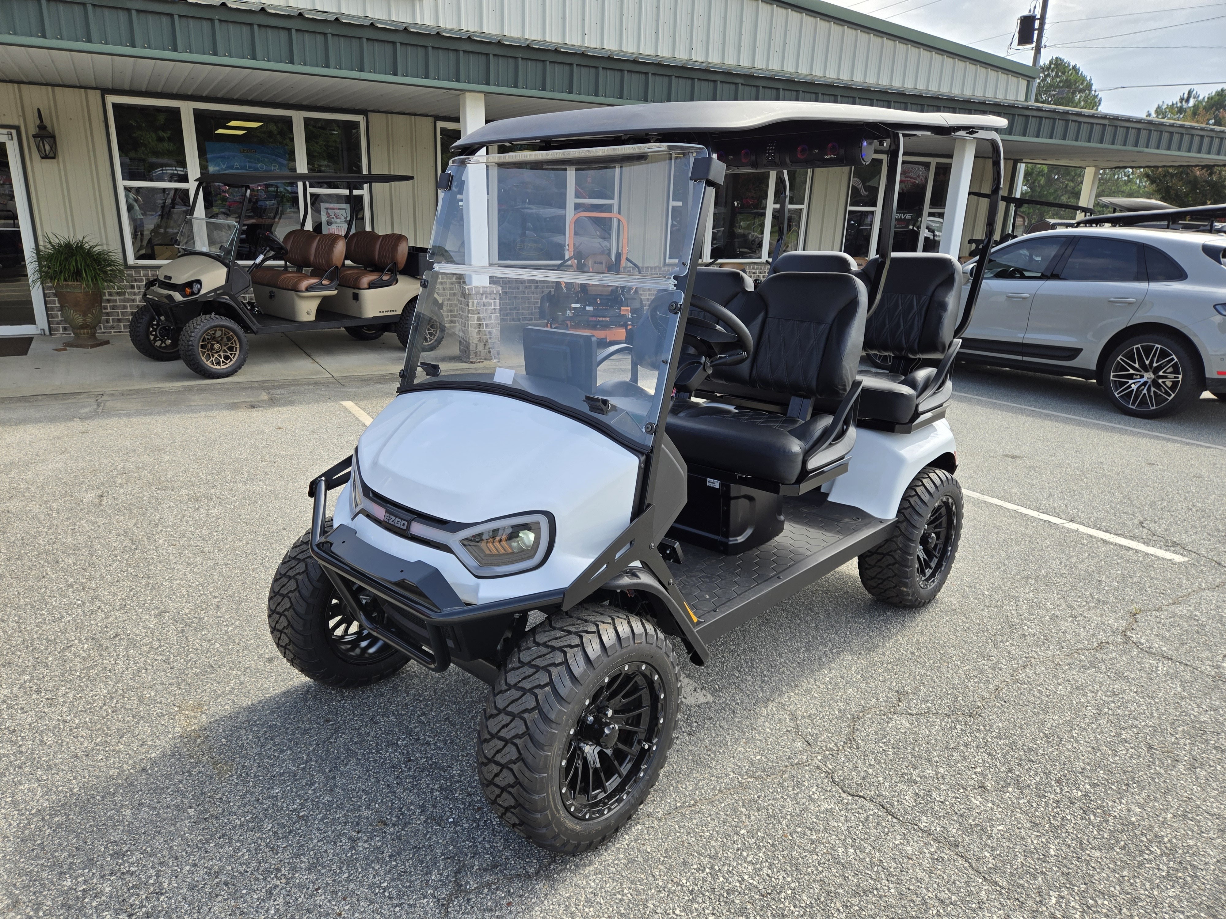 2026 E-Z-GO Liberty Summit X ELiTE Lithium — photo 2