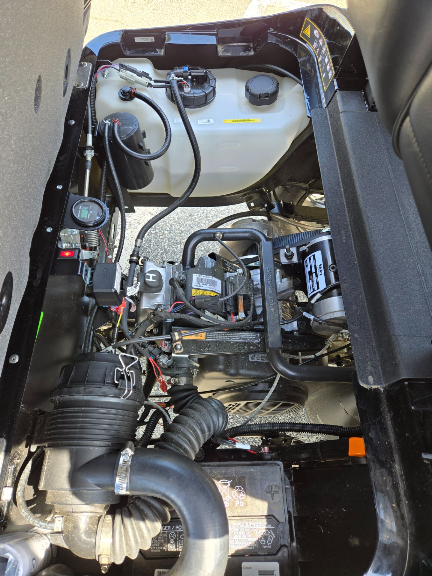 2026 E-Z-GO MY26 Express 4 Touring S 13.5 Gas — photo 4