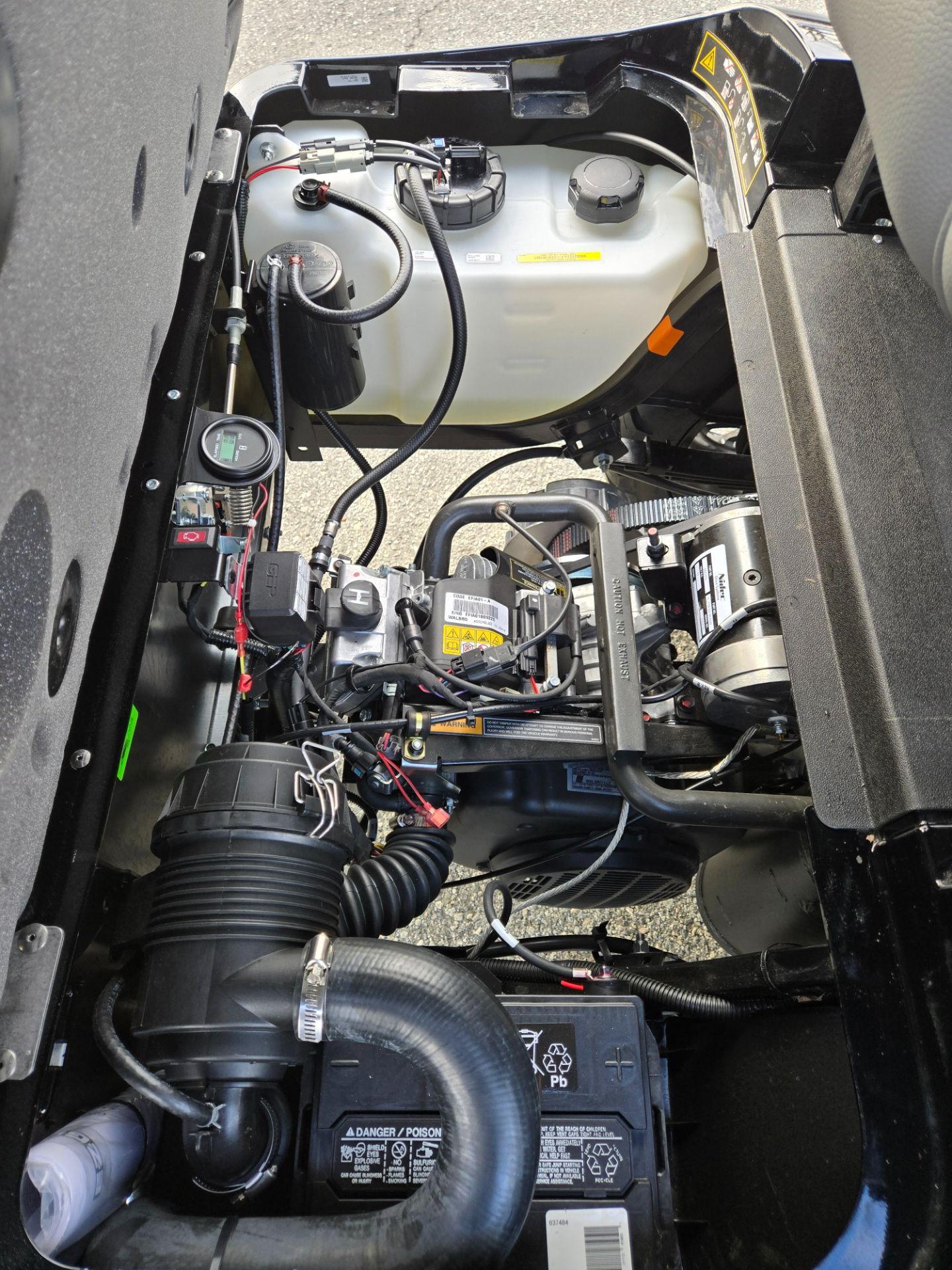 2026 E-Z-GO MY26 Express 4 Touring S 13.5 Gas — photo 4