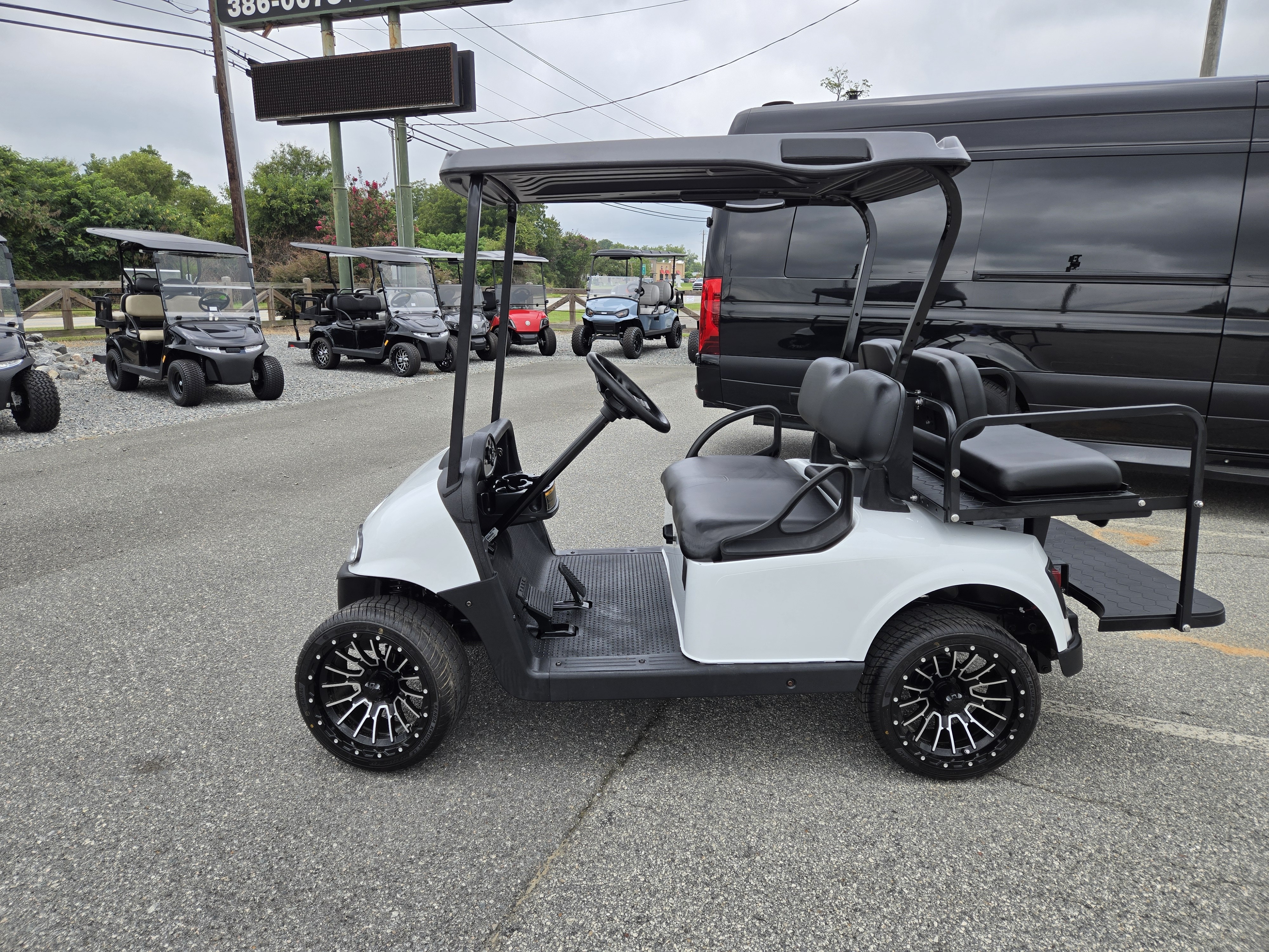 2022 E-Z-GO Freedom RXV Gas
