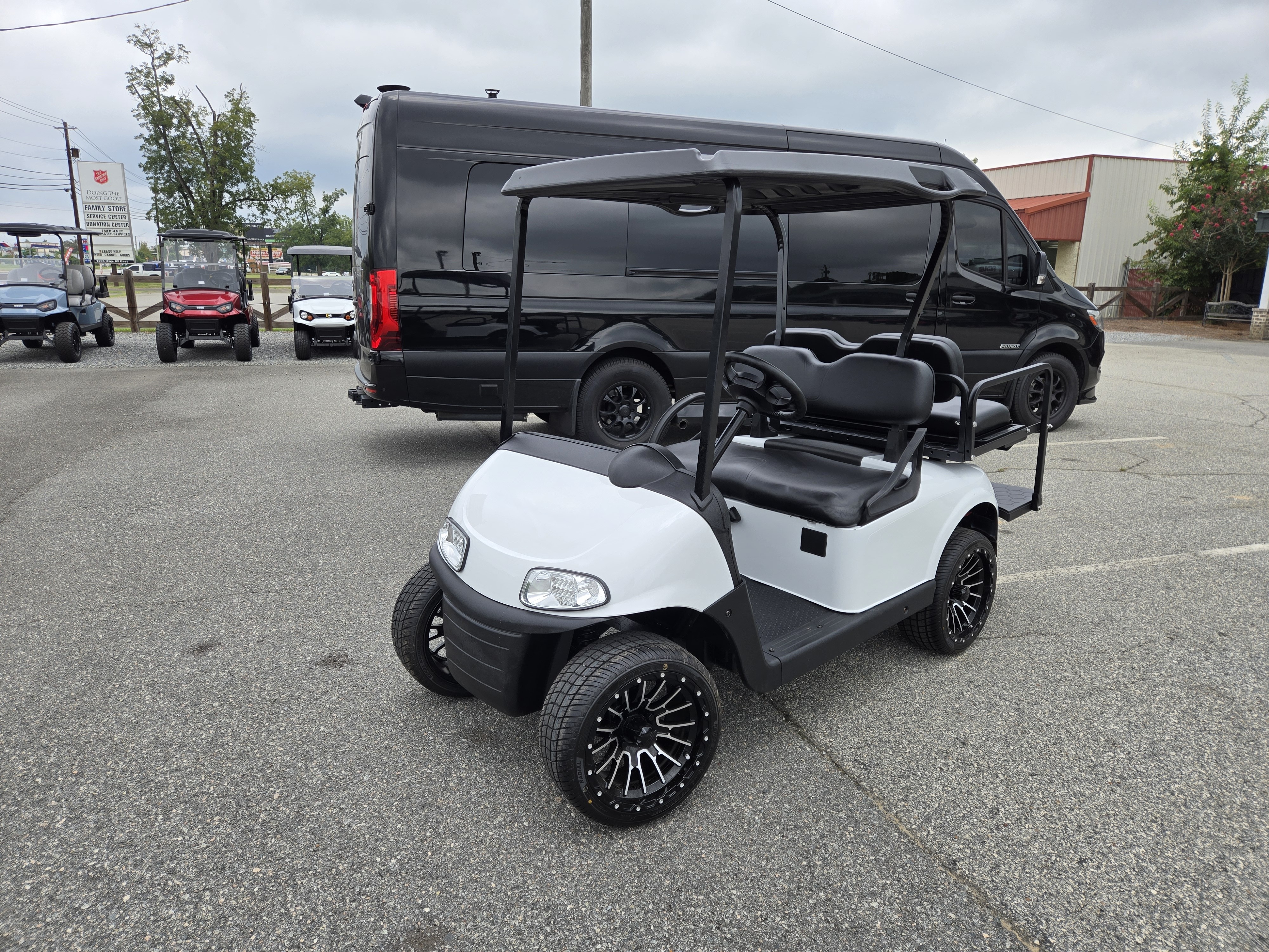 2022 E-Z-GO Freedom RXV Gas — photo 2