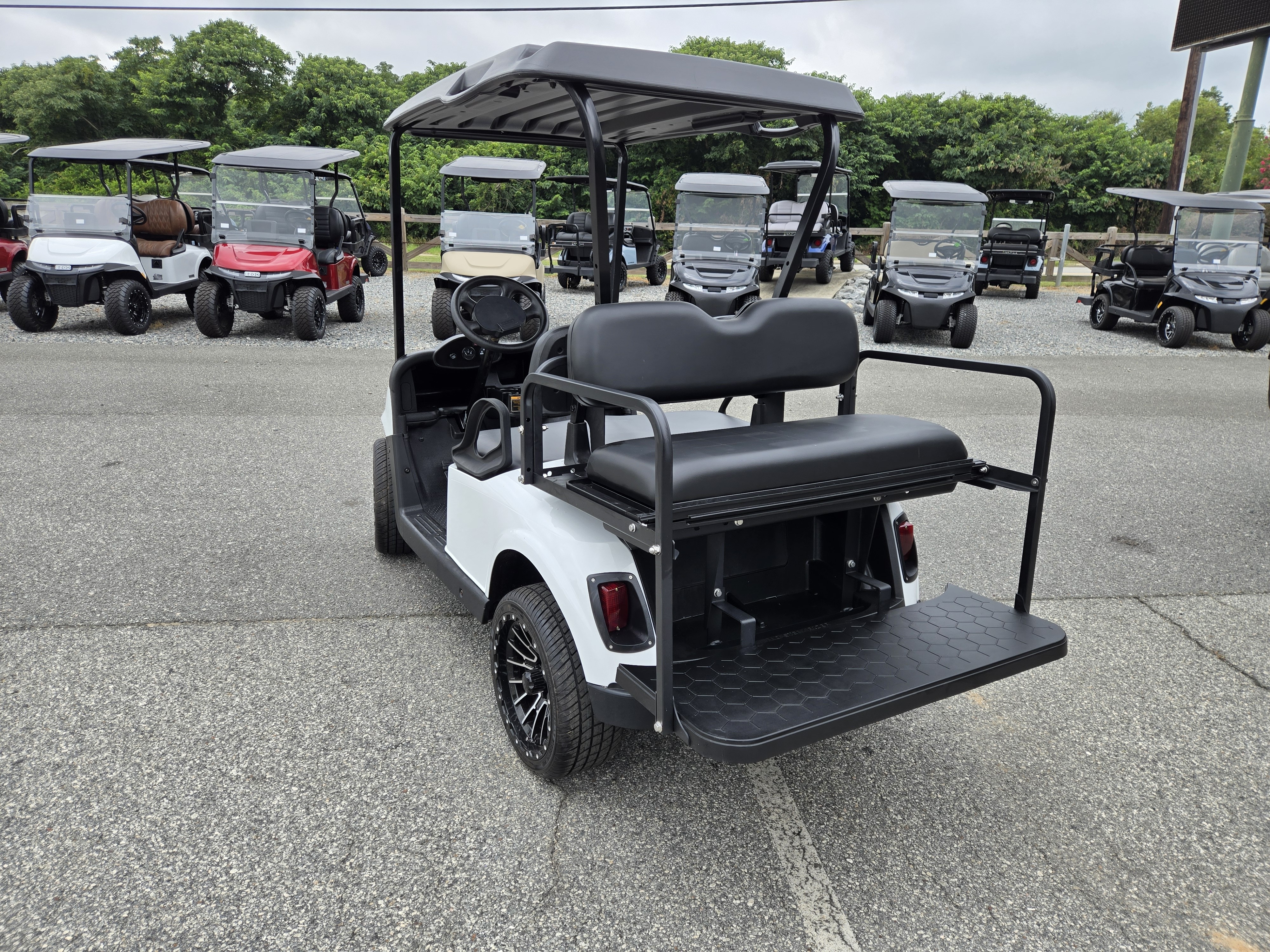 2022 E-Z-GO Freedom RXV Gas — photo 3