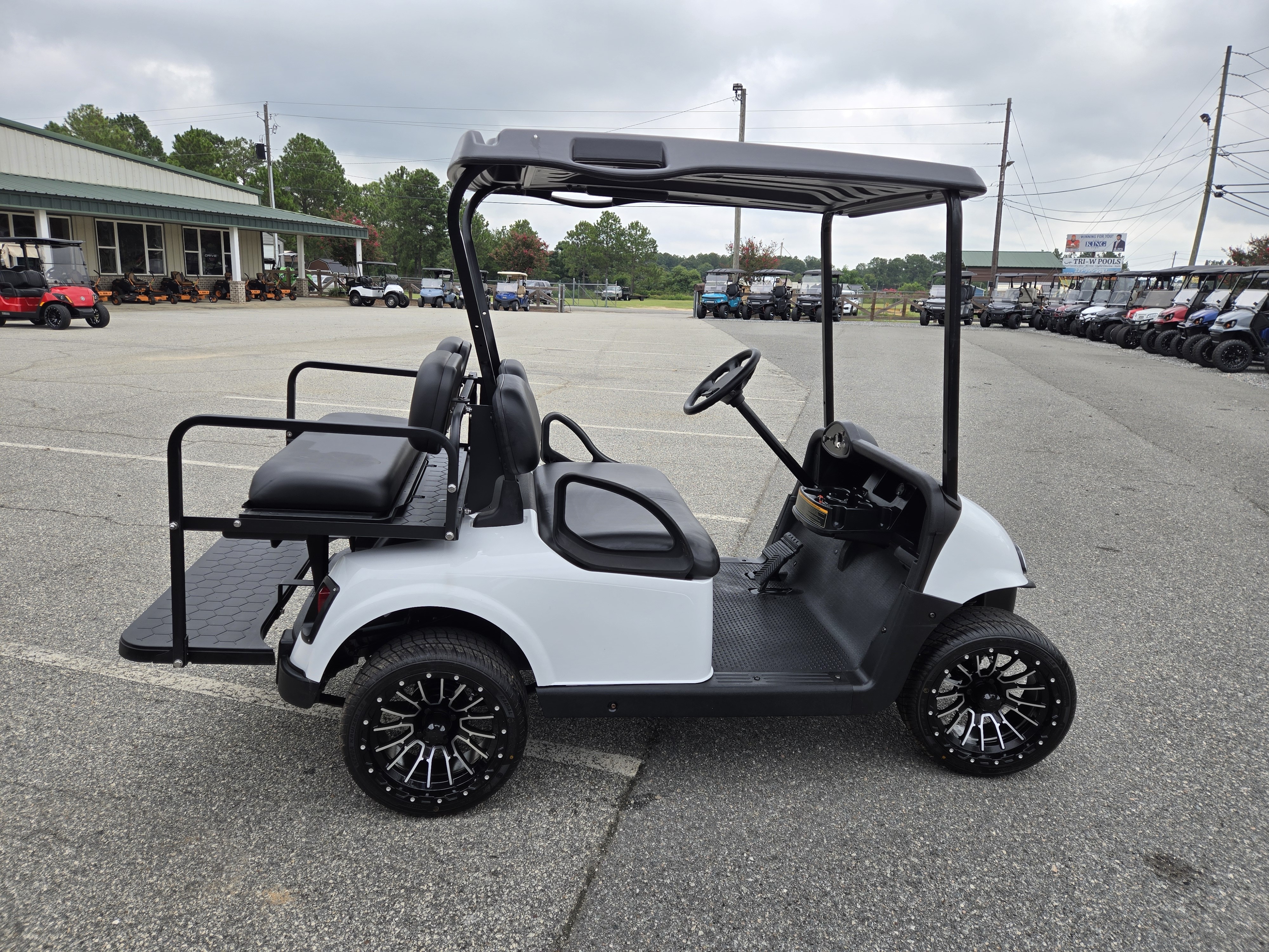 2022 E-Z-GO Freedom RXV Gas — photo 4