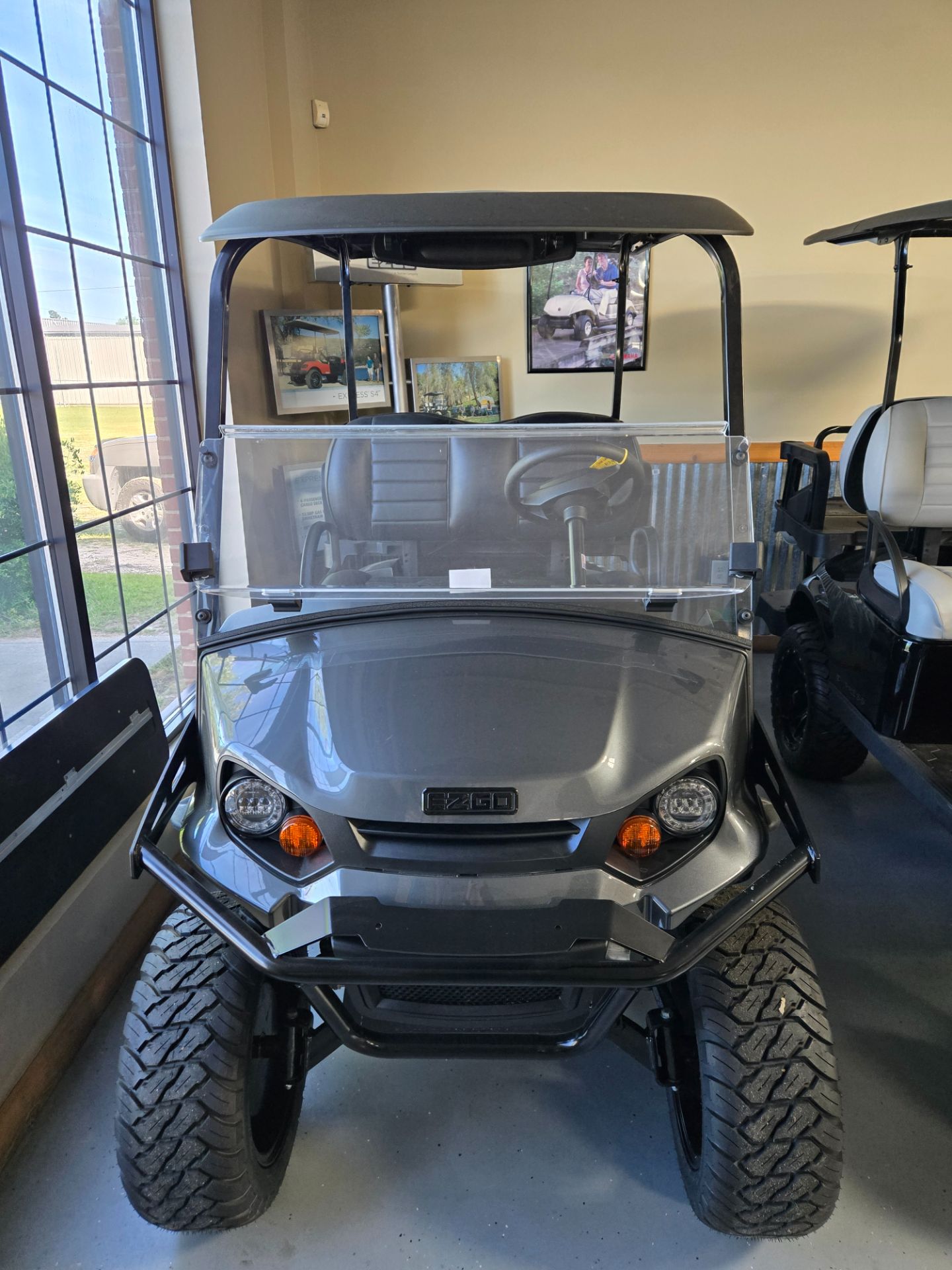2026 E-Z-GO Express 4 Touring S 13.5 Gas — photo 2
