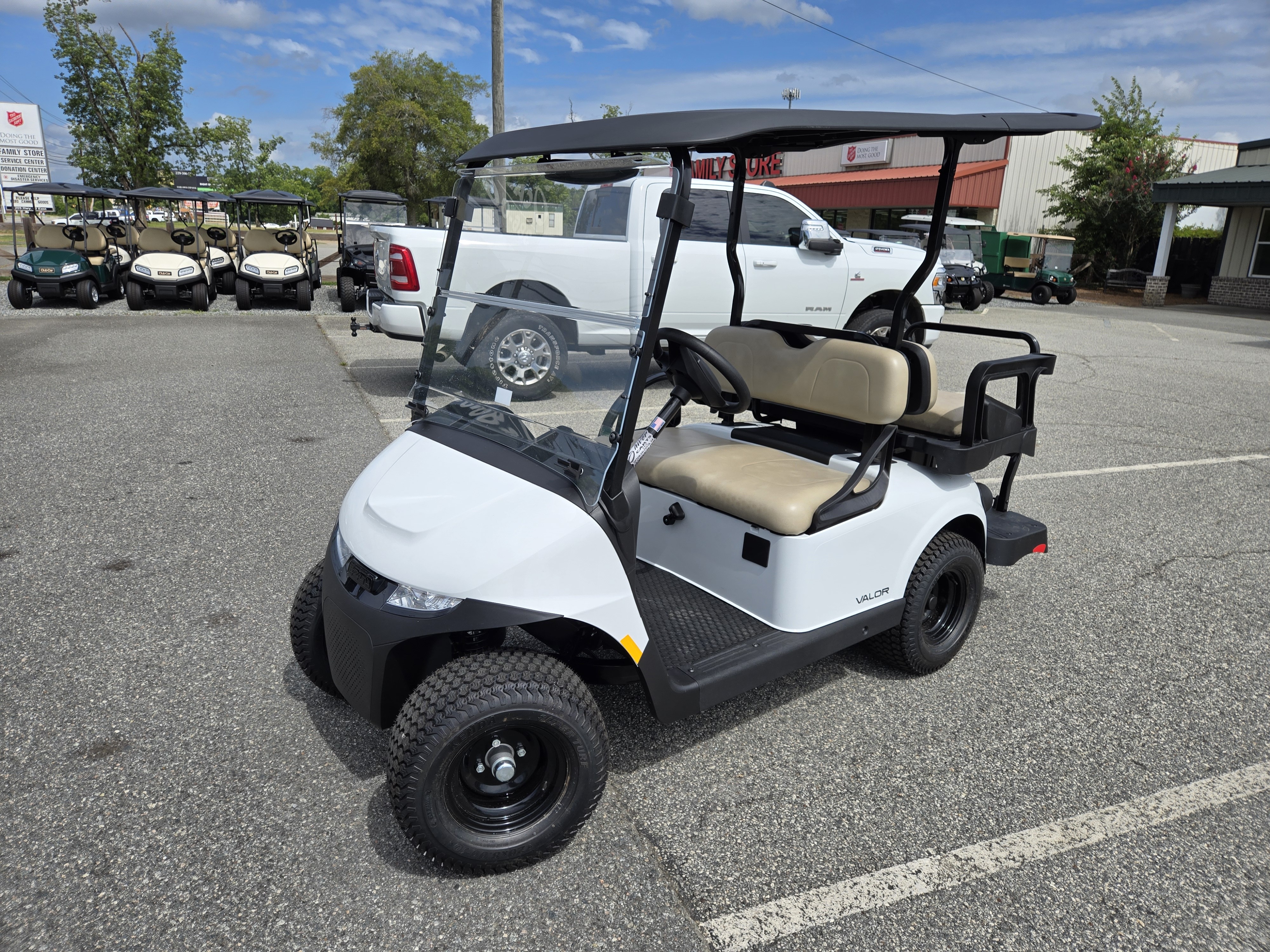 2027 E-Z-GO RXV 4 Valor S 13.5-hp Gas — photo 2