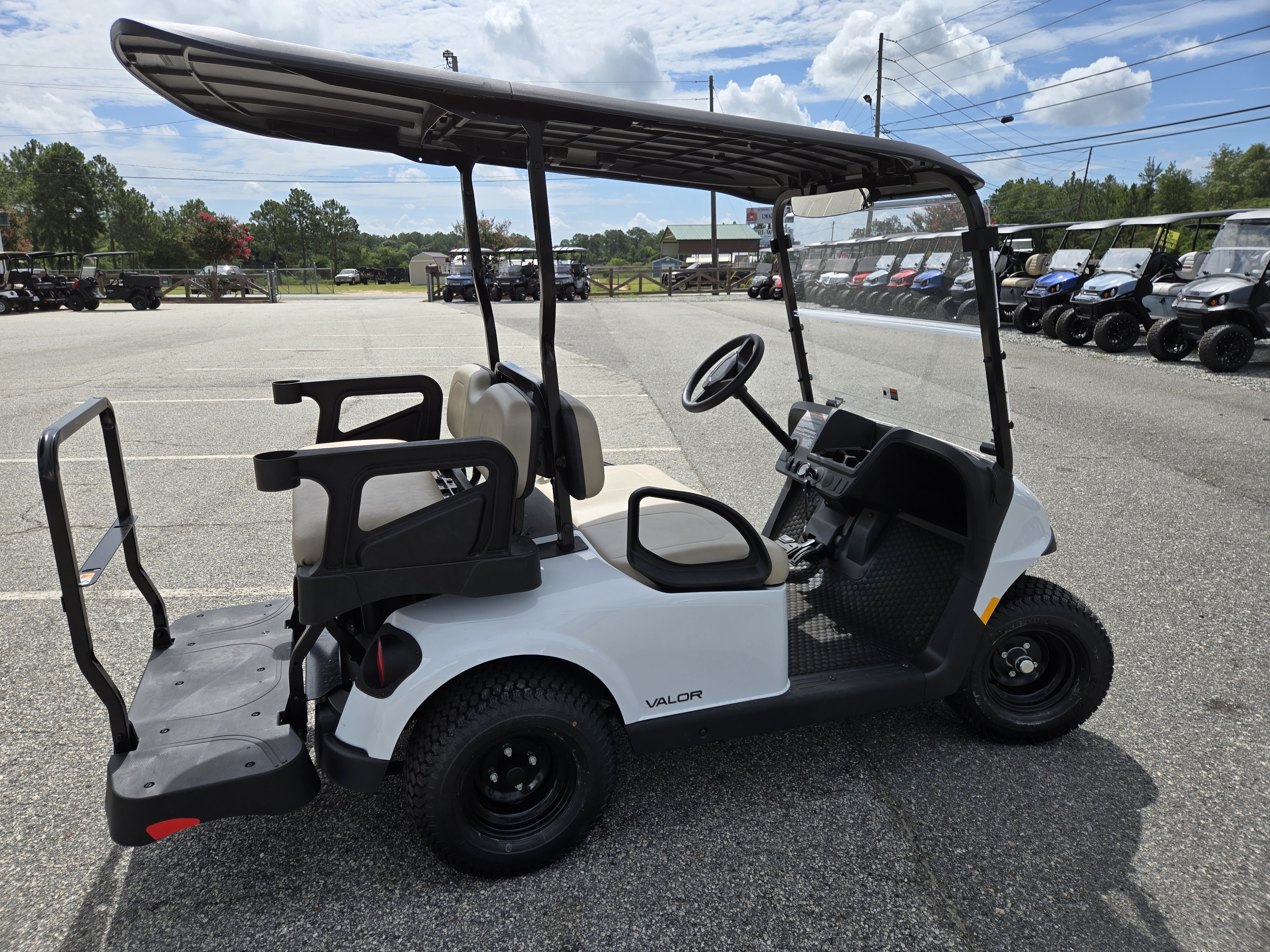 2027 E-Z-GO RXV 4 Valor S 13.5-hp Gas — photo 4