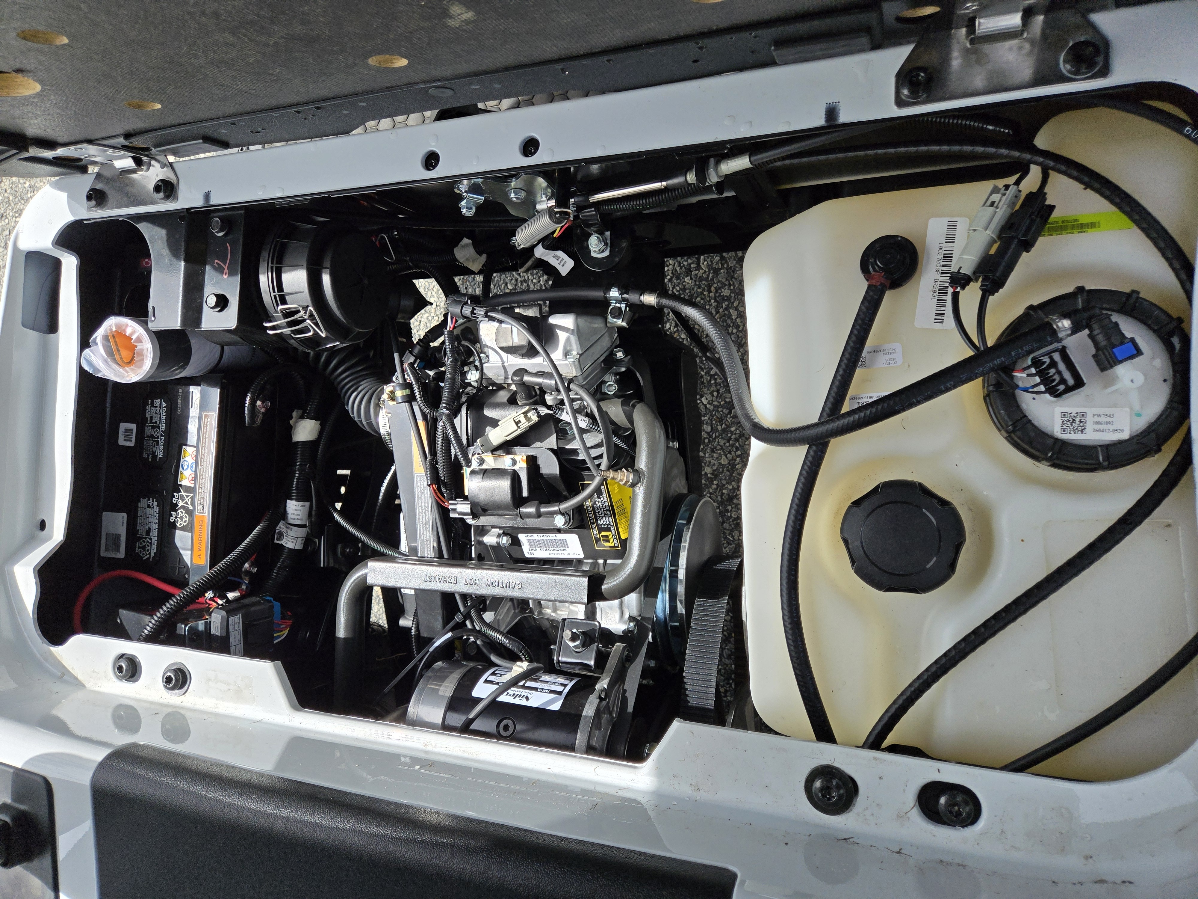 2027 E-Z-GO RXV 4 Valor S 13.5-hp Gas — photo 5