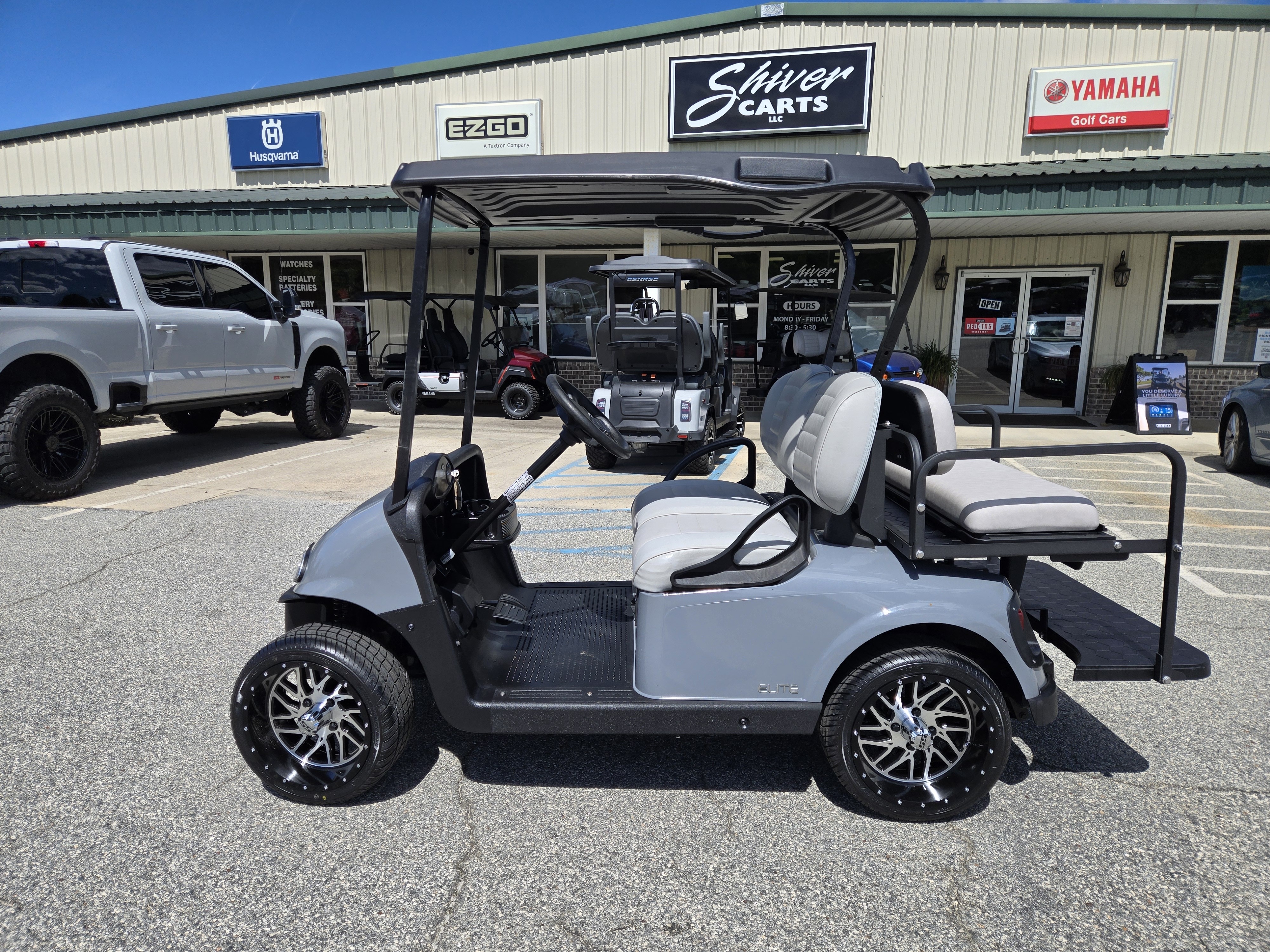2023 EZGO RXV