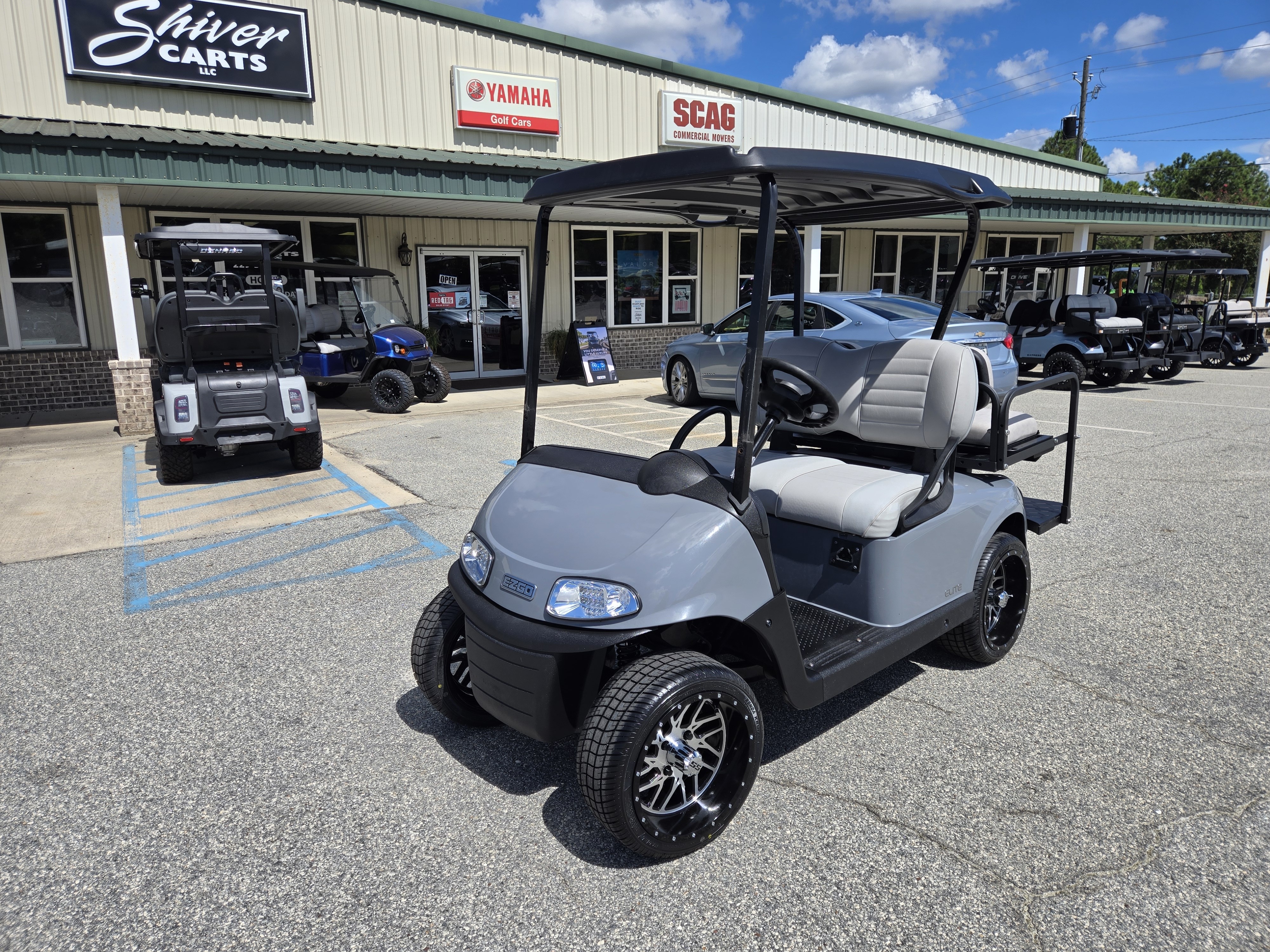 2023 EZGO RXV photo 2