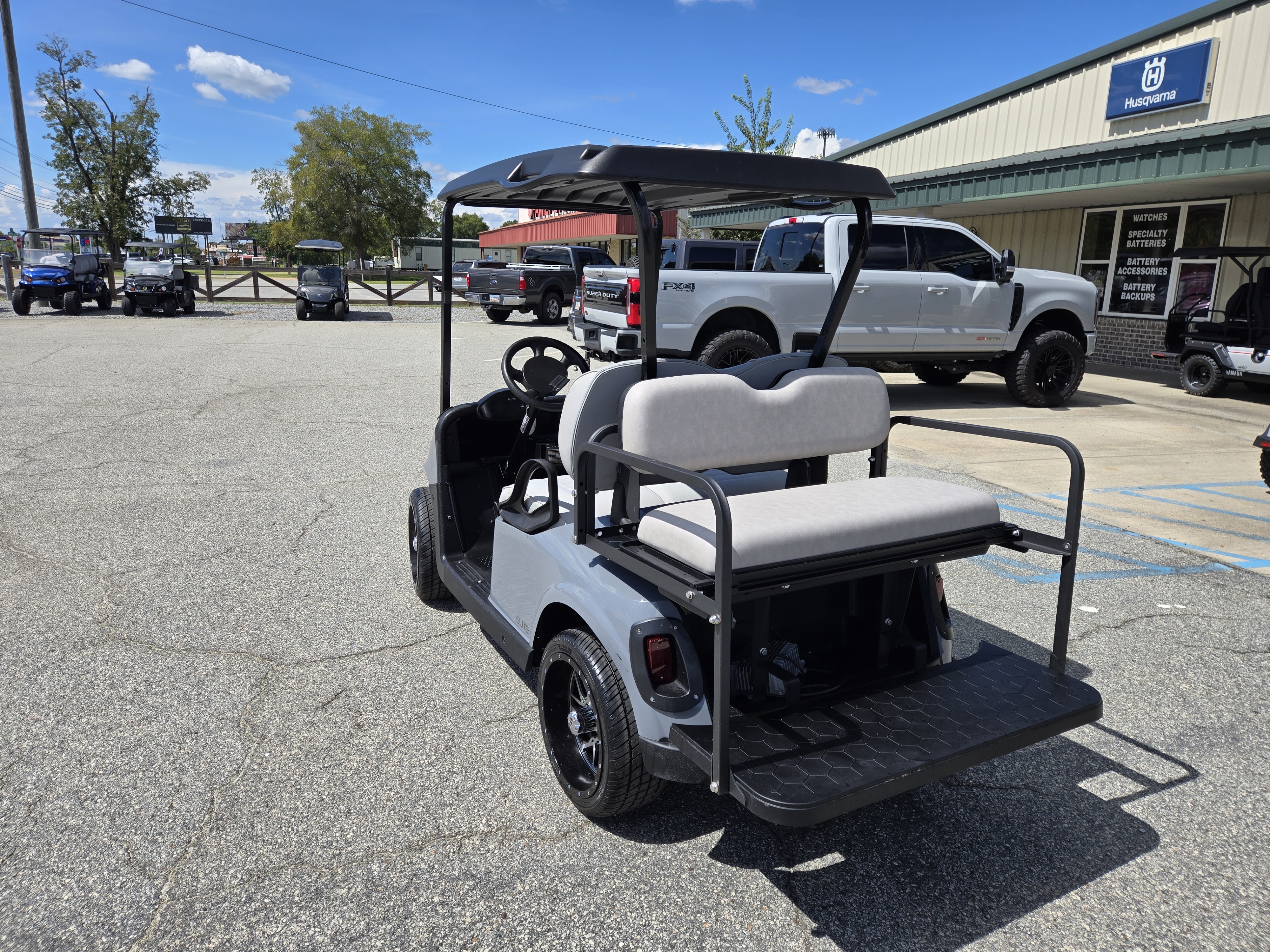 2023 EZGO RXV photo 3