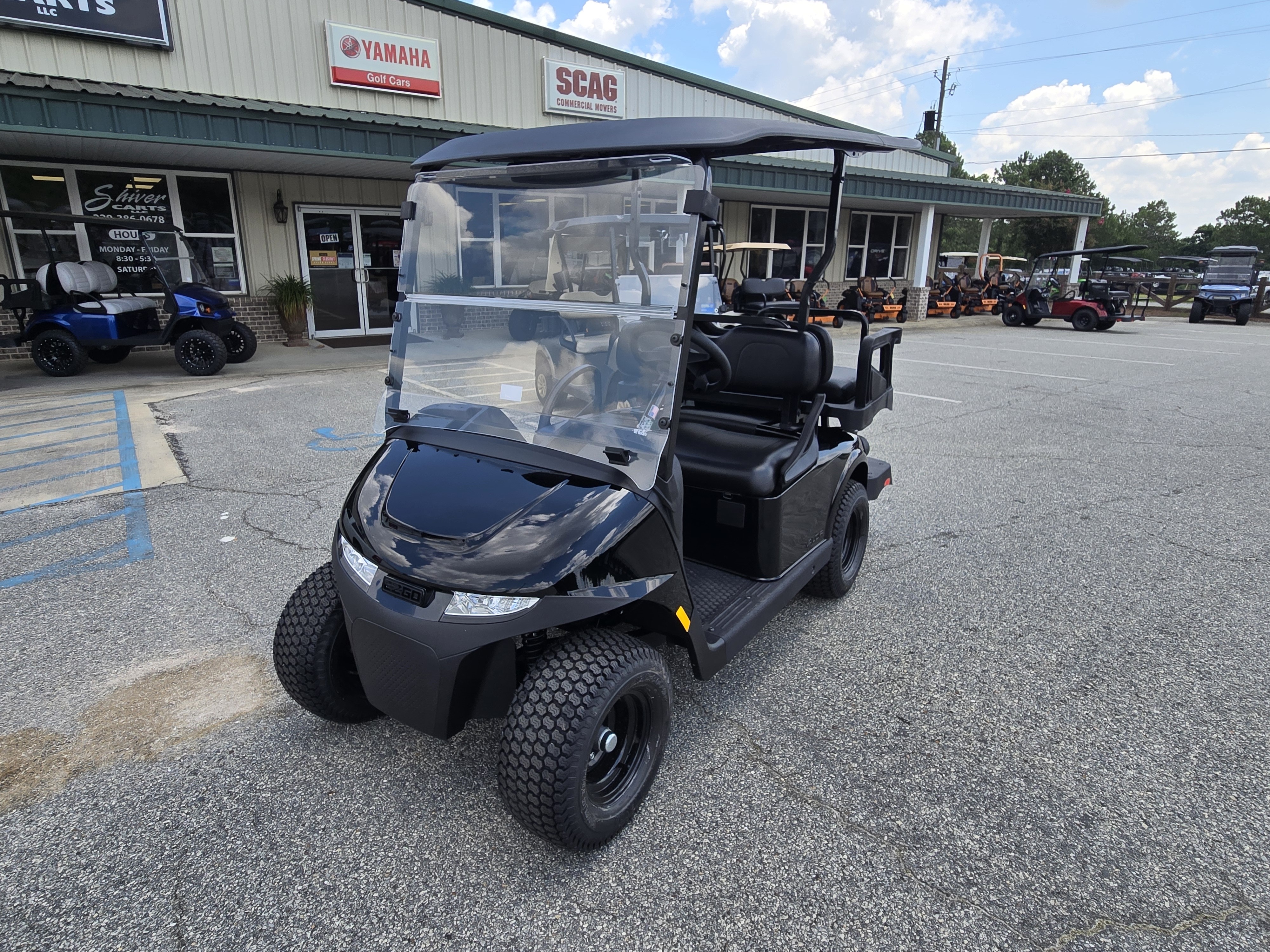2027 E-Z-GO RXV 4 Valor S 13.5-hp Gas — photo 2