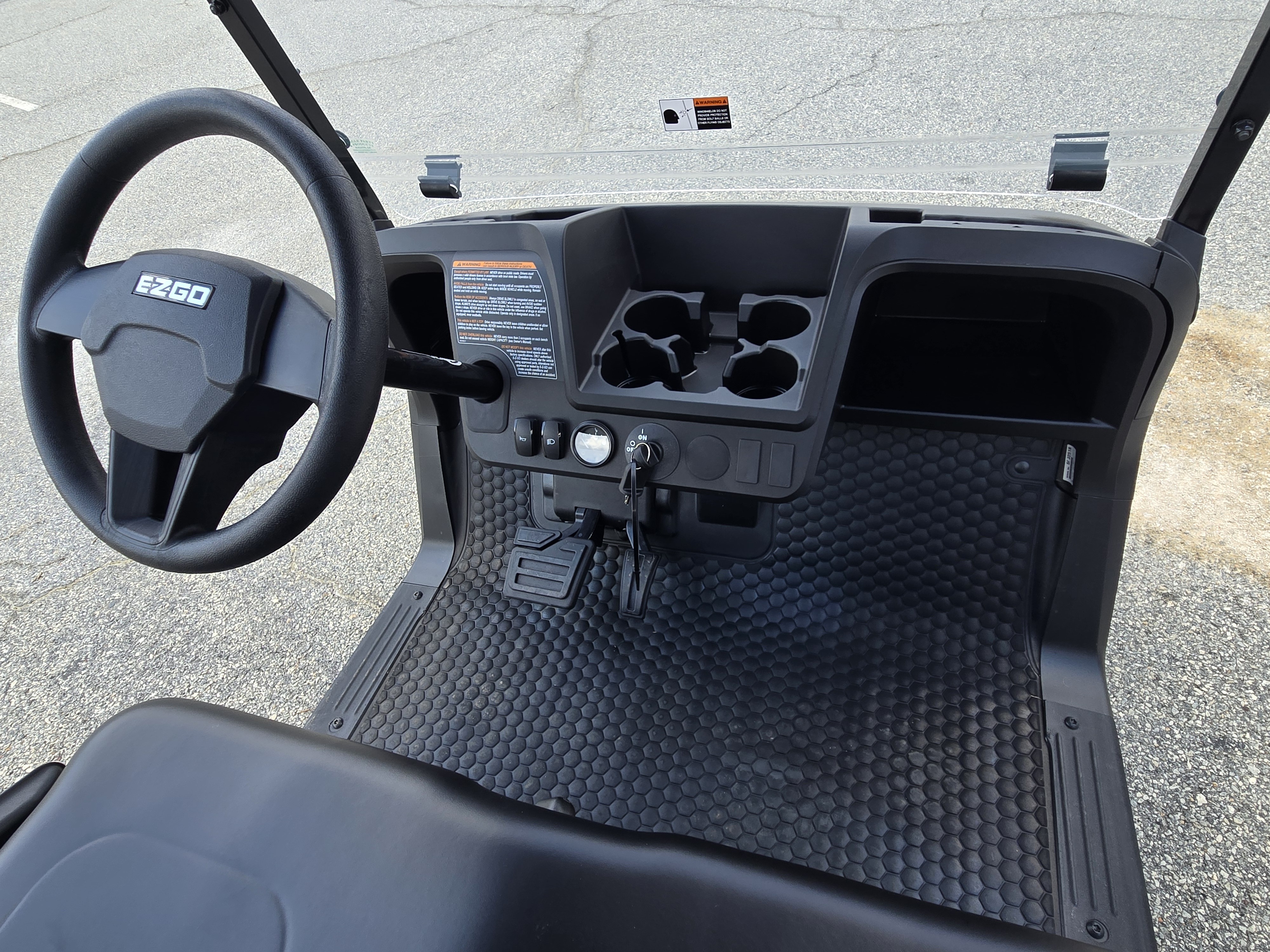 2027 E-Z-GO RXV 4 Valor S 13.5-hp Gas — photo 4