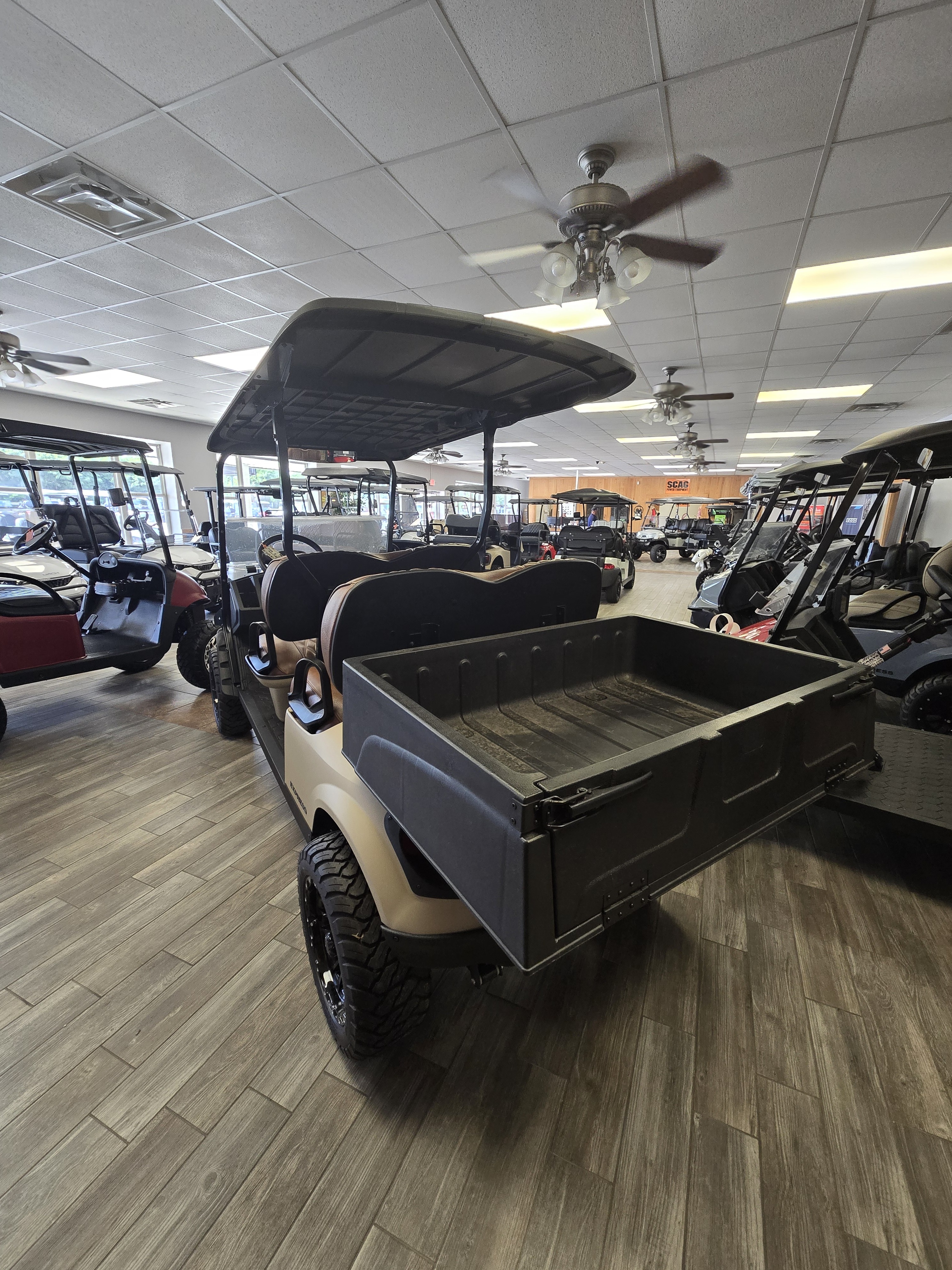 2026 EZGO EXPRESS photo 3