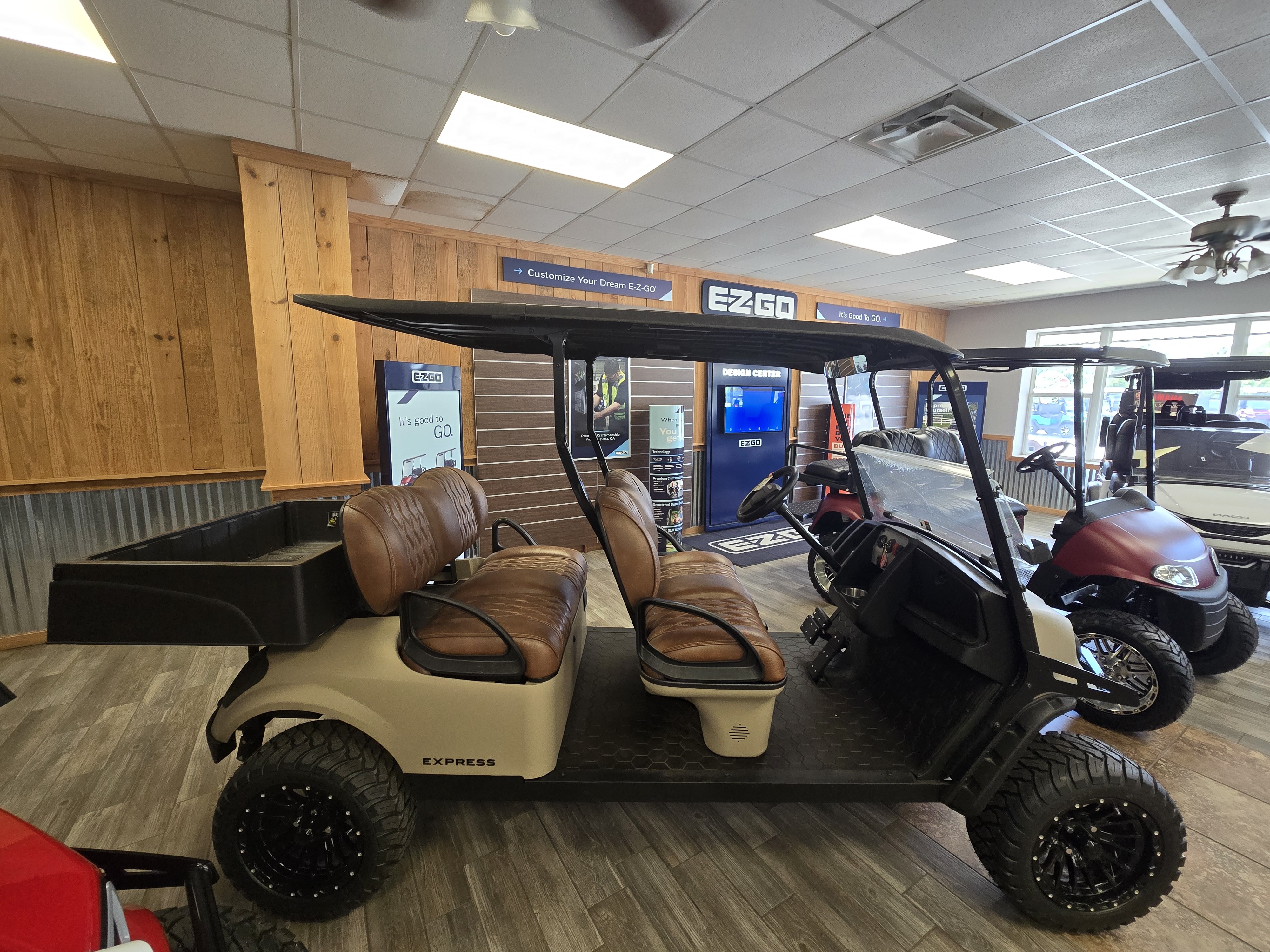 2026 EZGO EXPRESS photo 4