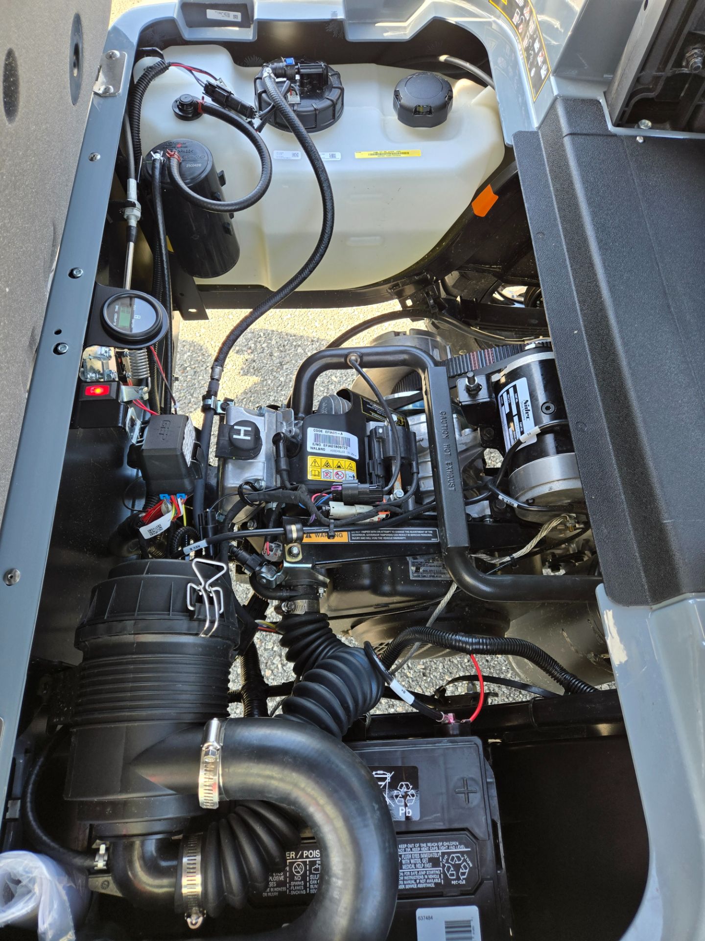 2026 E-Z-GO MY26 Express 4 Touring S 13.5 Gas — photo 4
