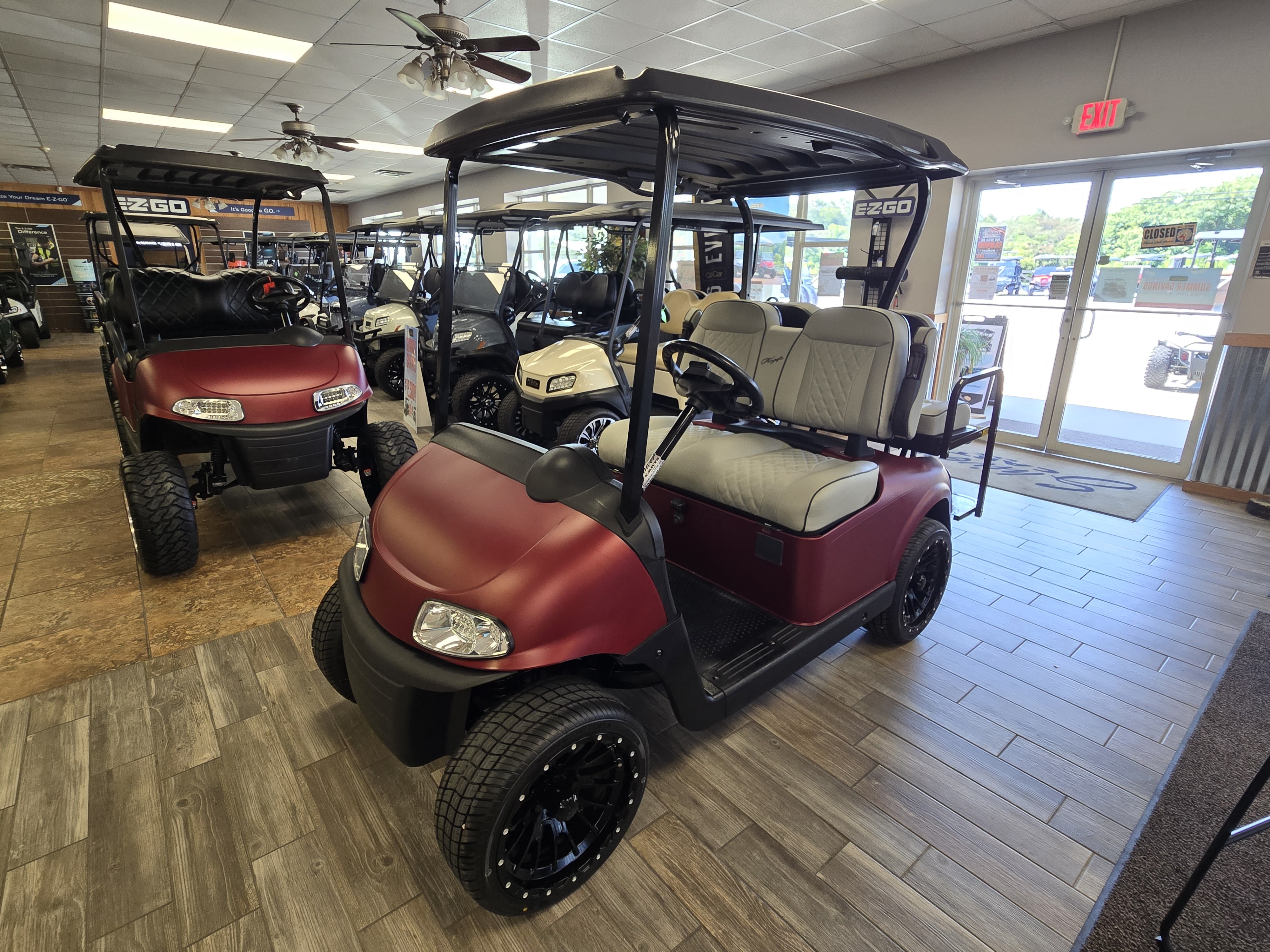 2023 EZGO RXV photo 2