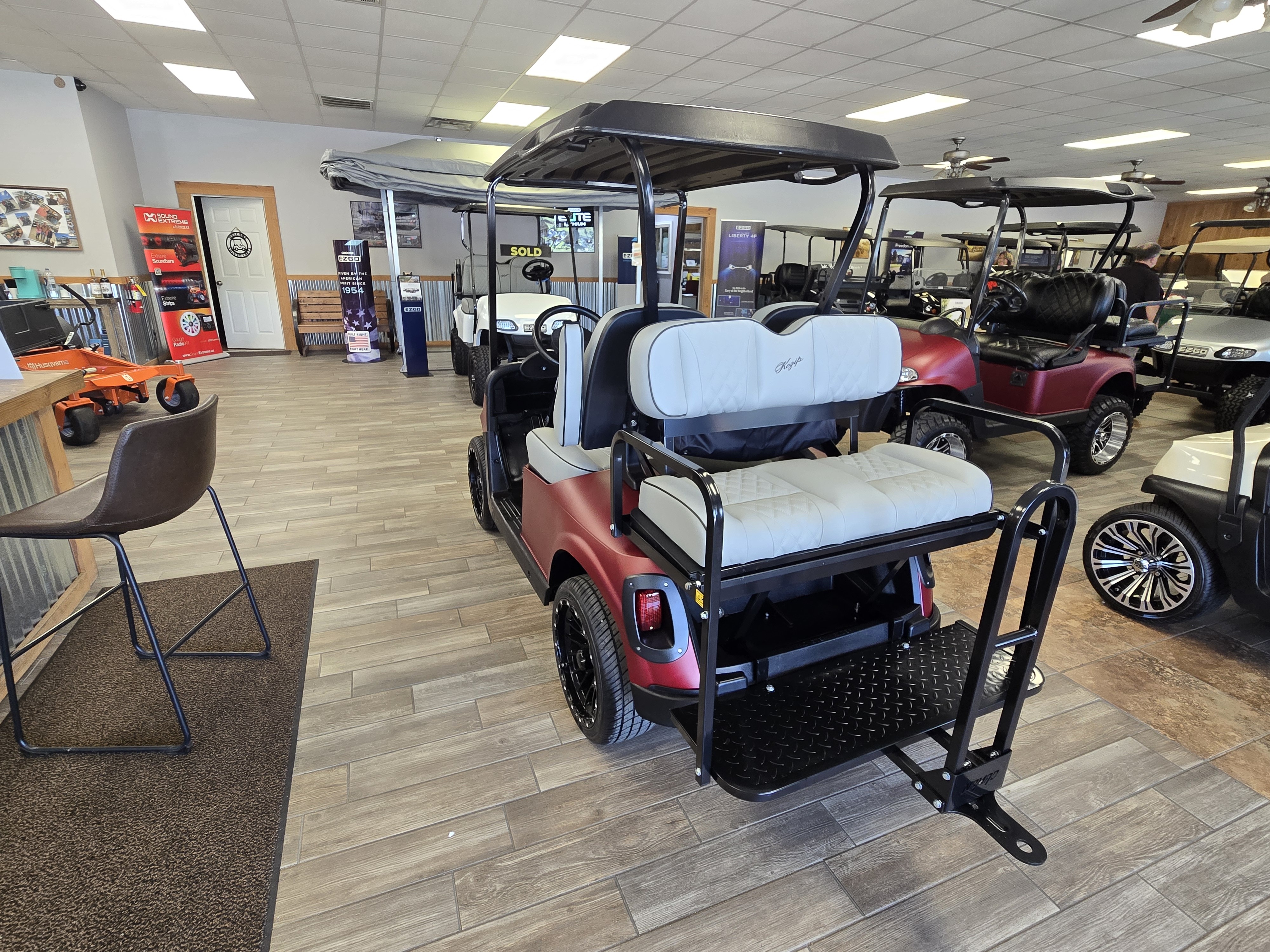 2023 EZGO RXV photo 3