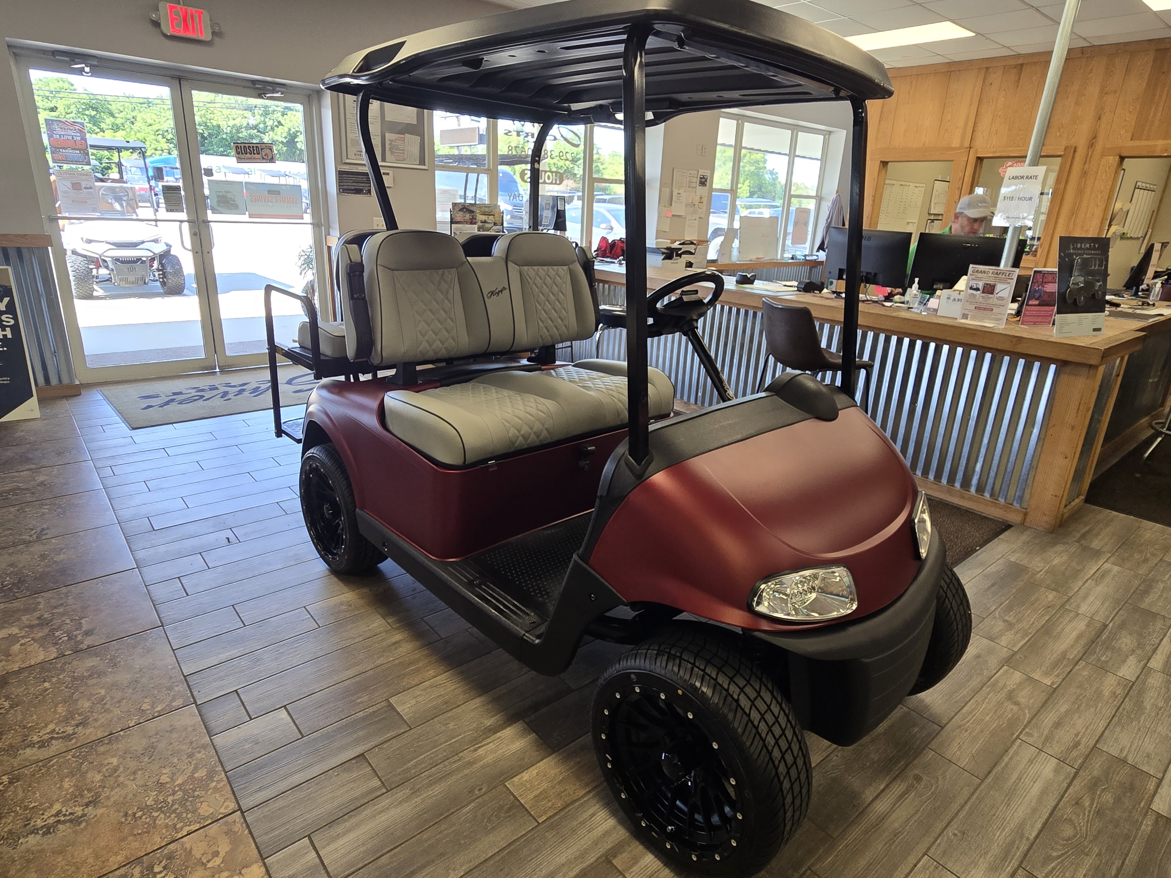 2023 EZGO RXV photo 4