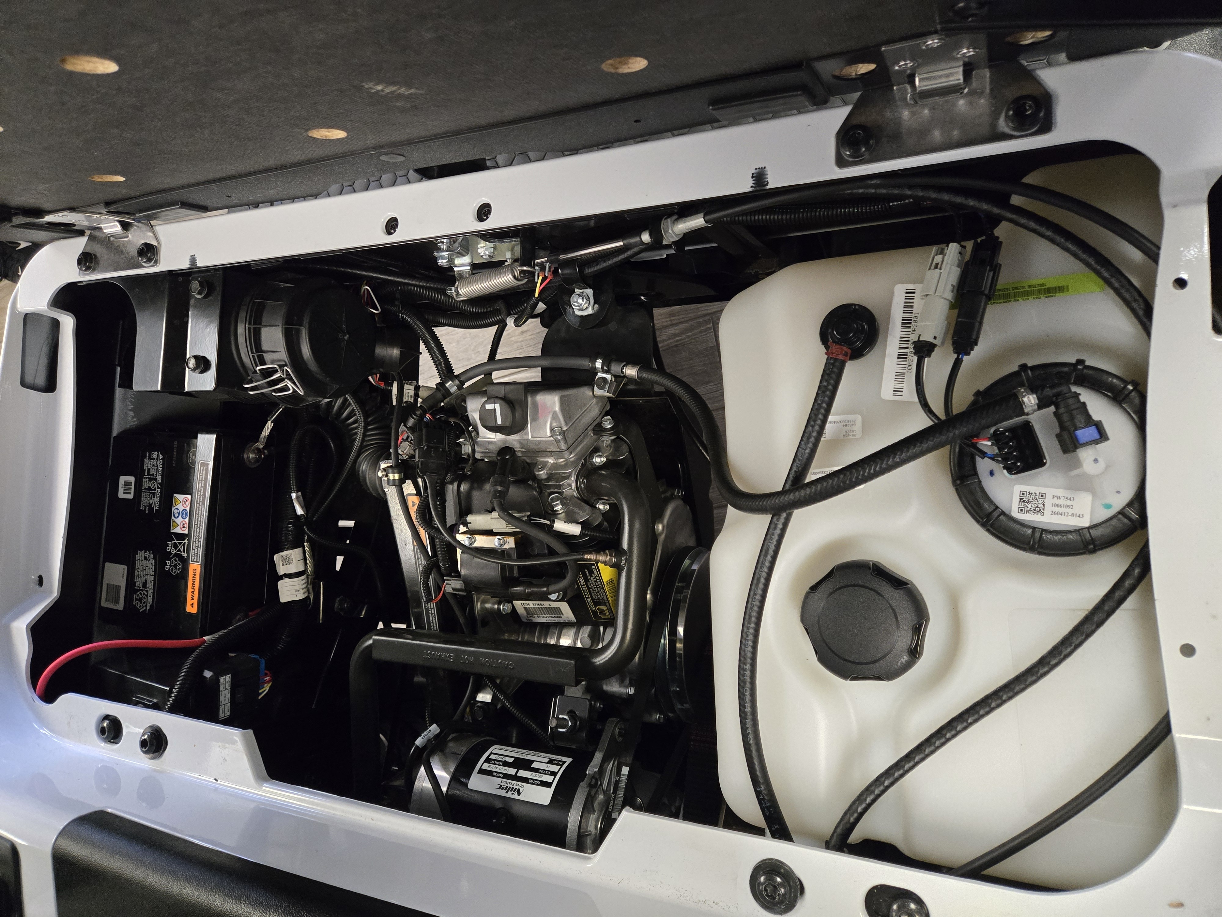 2027 E-Z-GO RXV 4 Valor S 13.5-hp Gas — photo 6