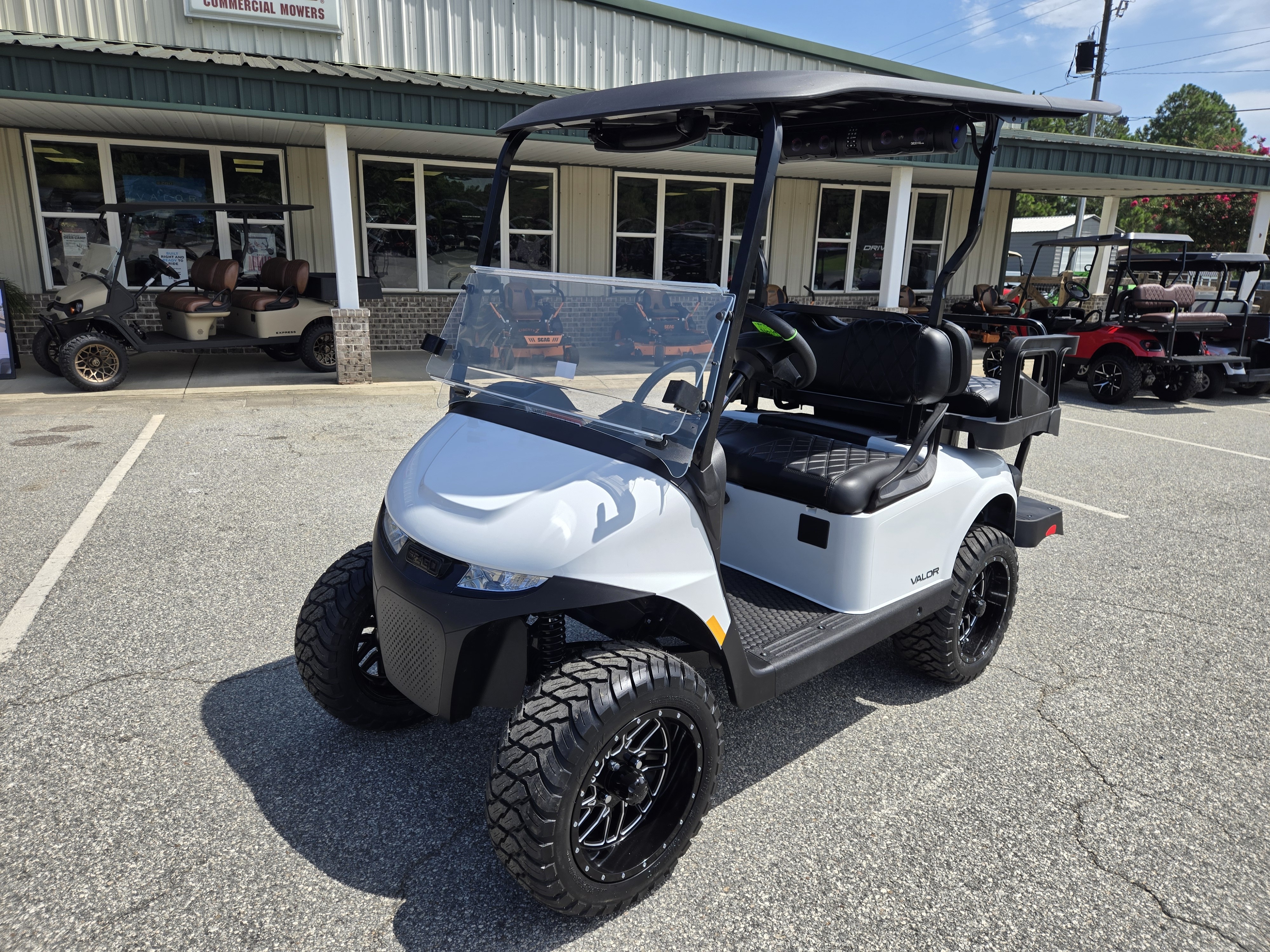 2027 E-Z-GO RXV 4 Valor S 13.5-hp Gas — photo 2