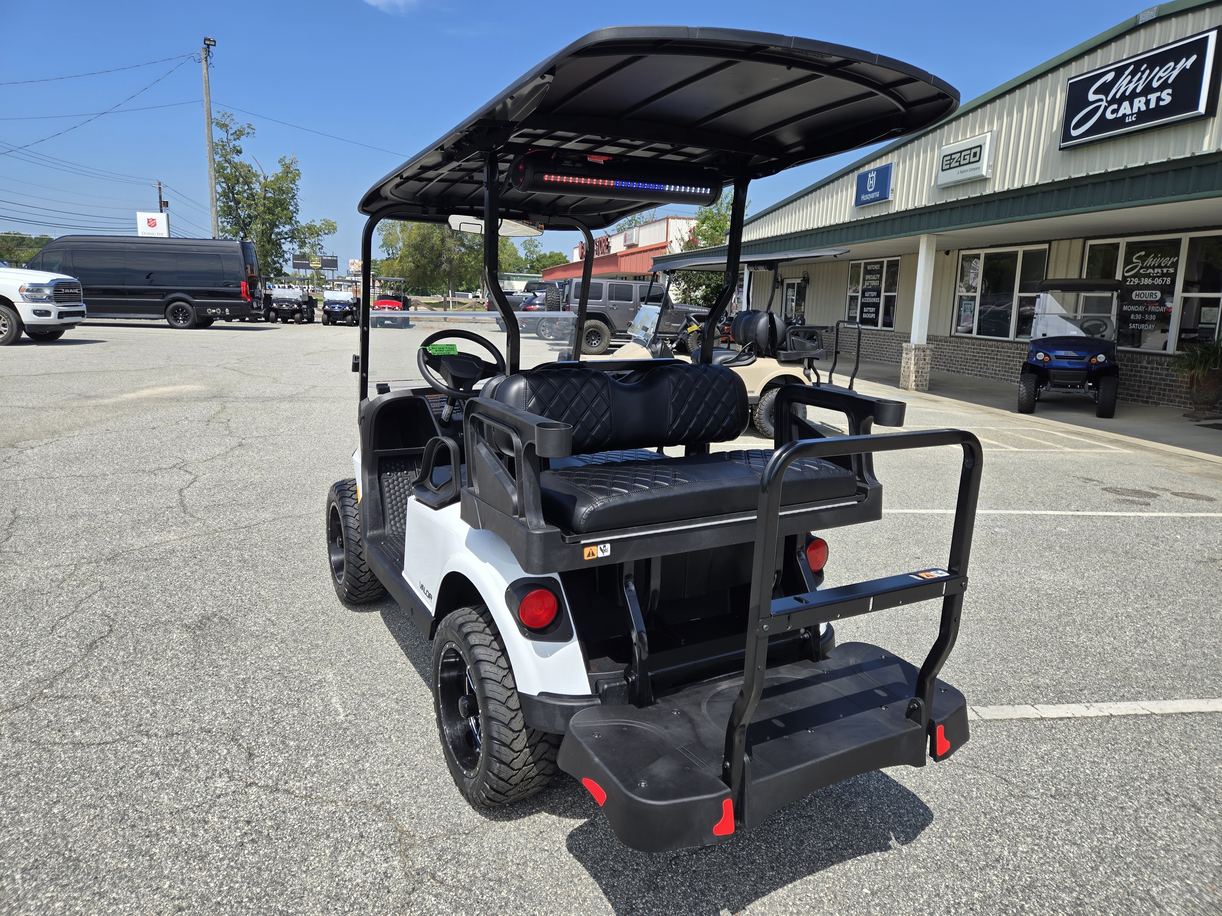 2027 E-Z-GO RXV 4 Valor S 13.5-hp Gas — photo 3
