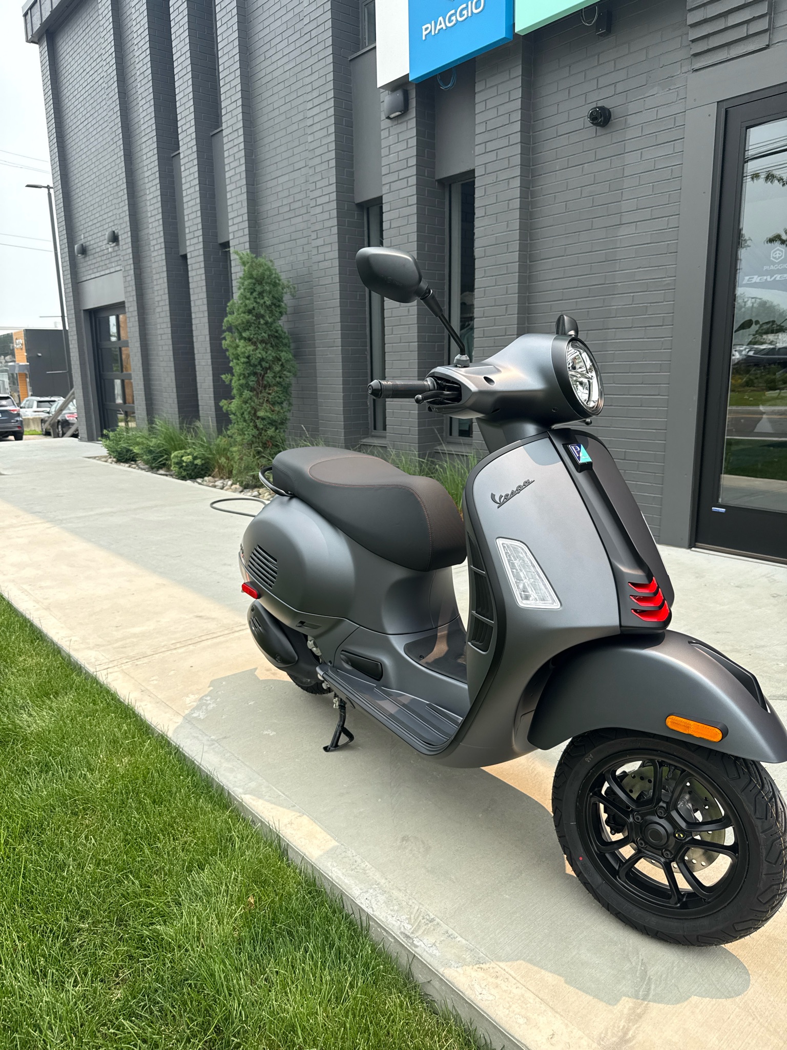 2027 Vespa GTS 310 SuperSport 2
