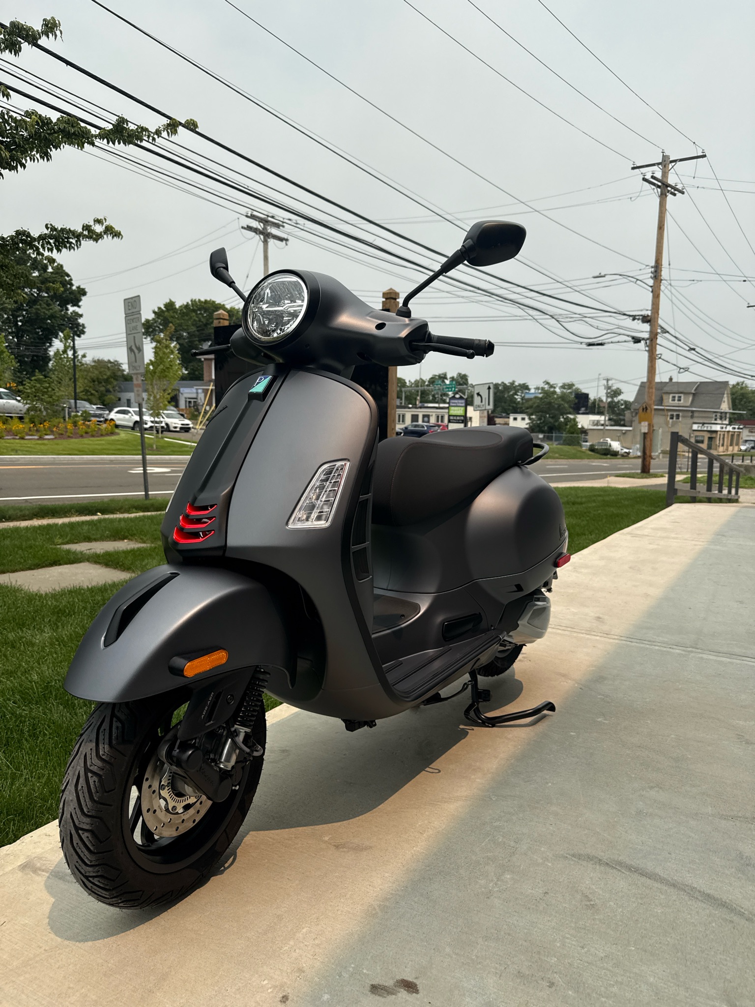 2027 Vespa GTS 310 SuperSport 4