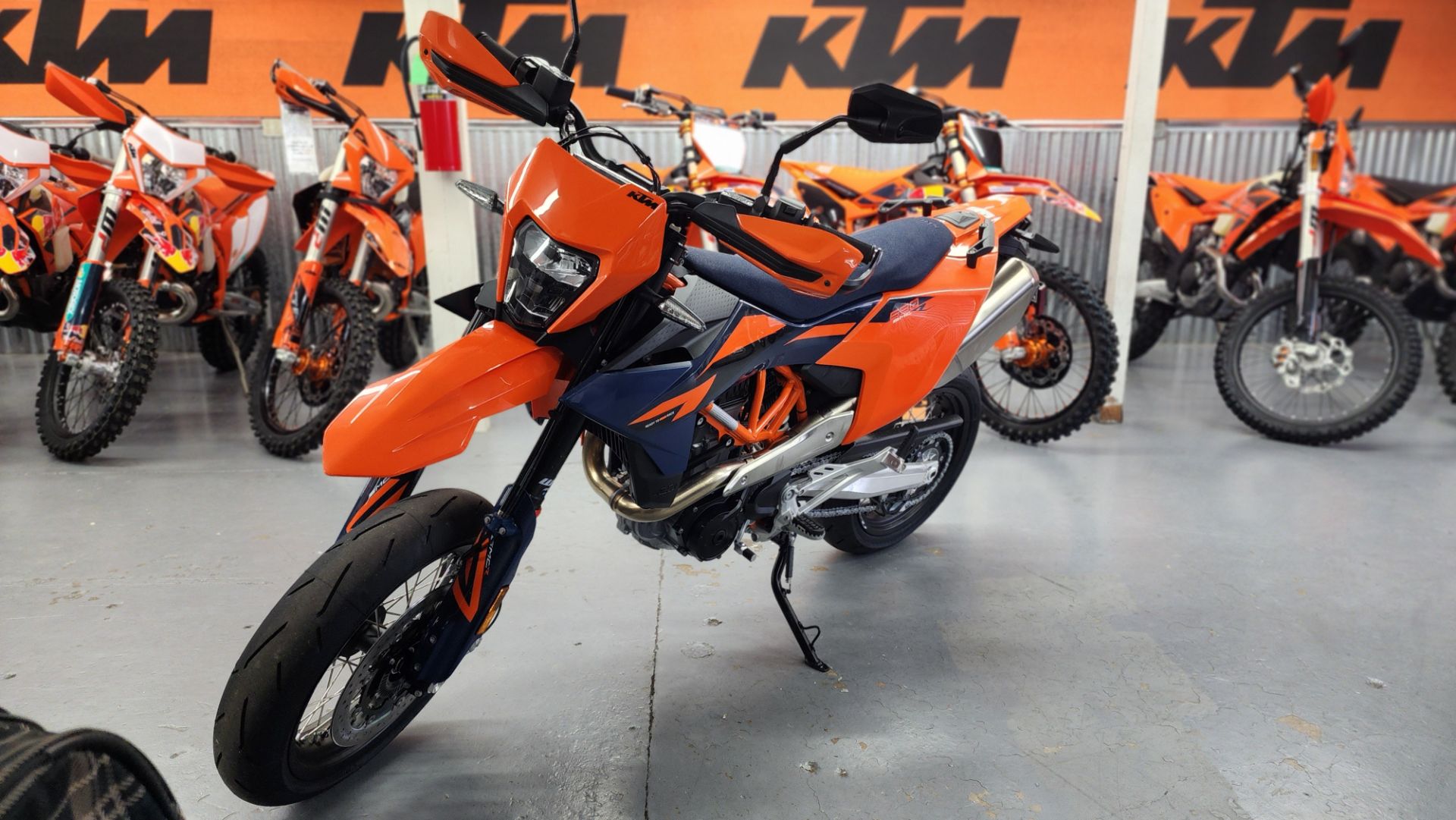 New 2026 KTM 690 SMC R, Bend OR | Specs, Price, Photos | Orange / Blue 13698