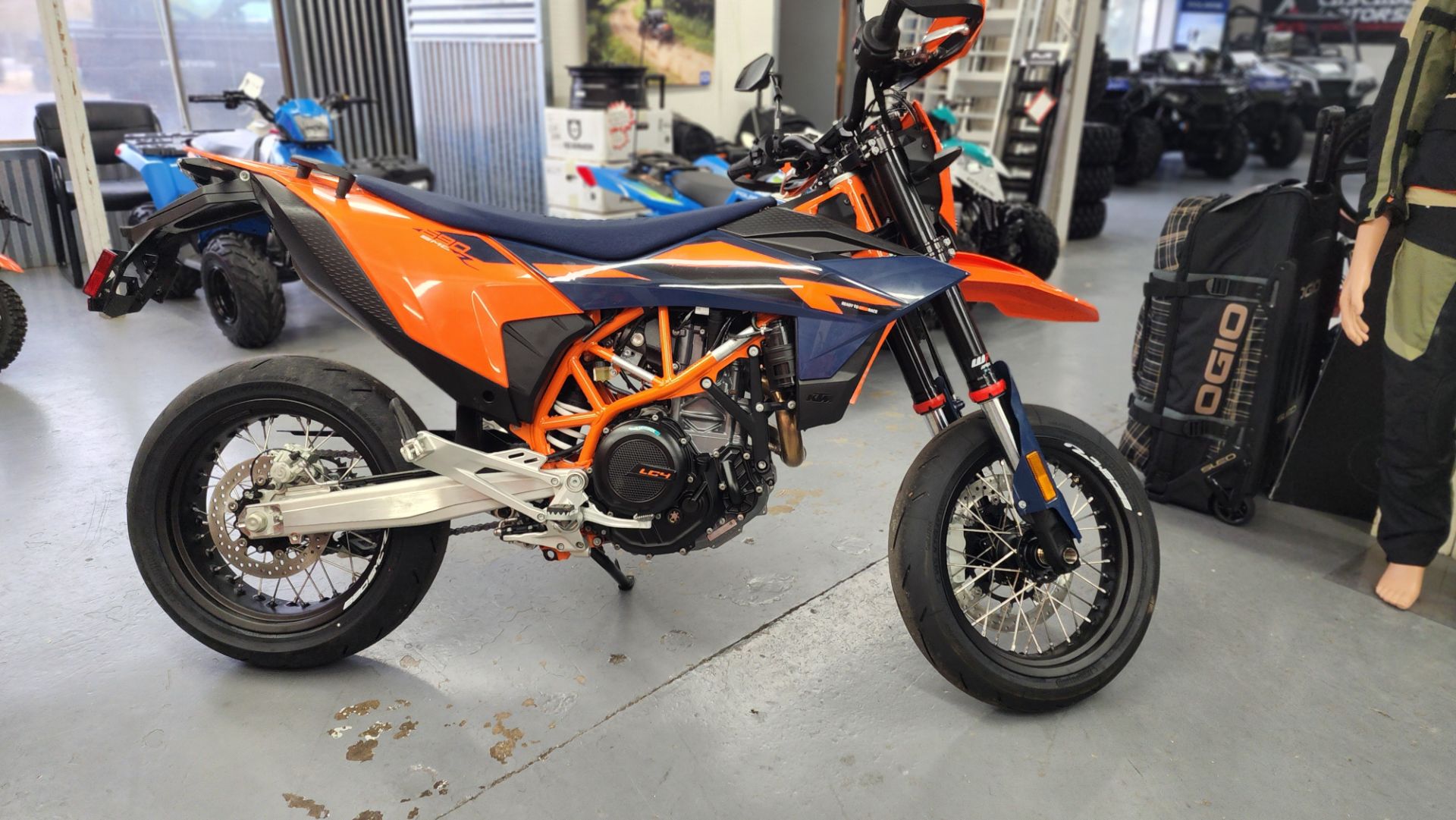 New 2026 KTM 690 SMC R, Bend OR | Specs, Price, Photos | Orange