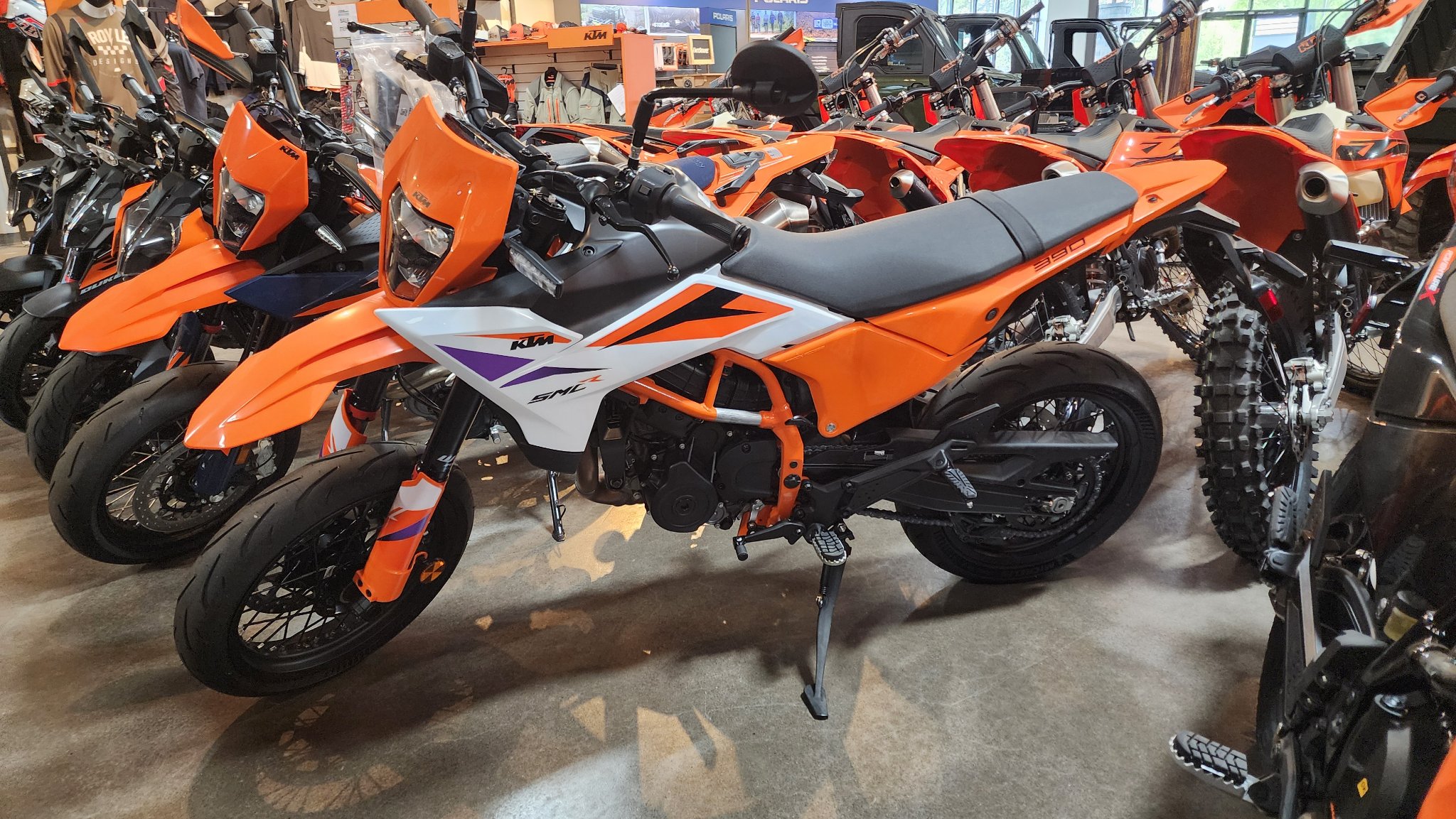 2026 390 SMC R