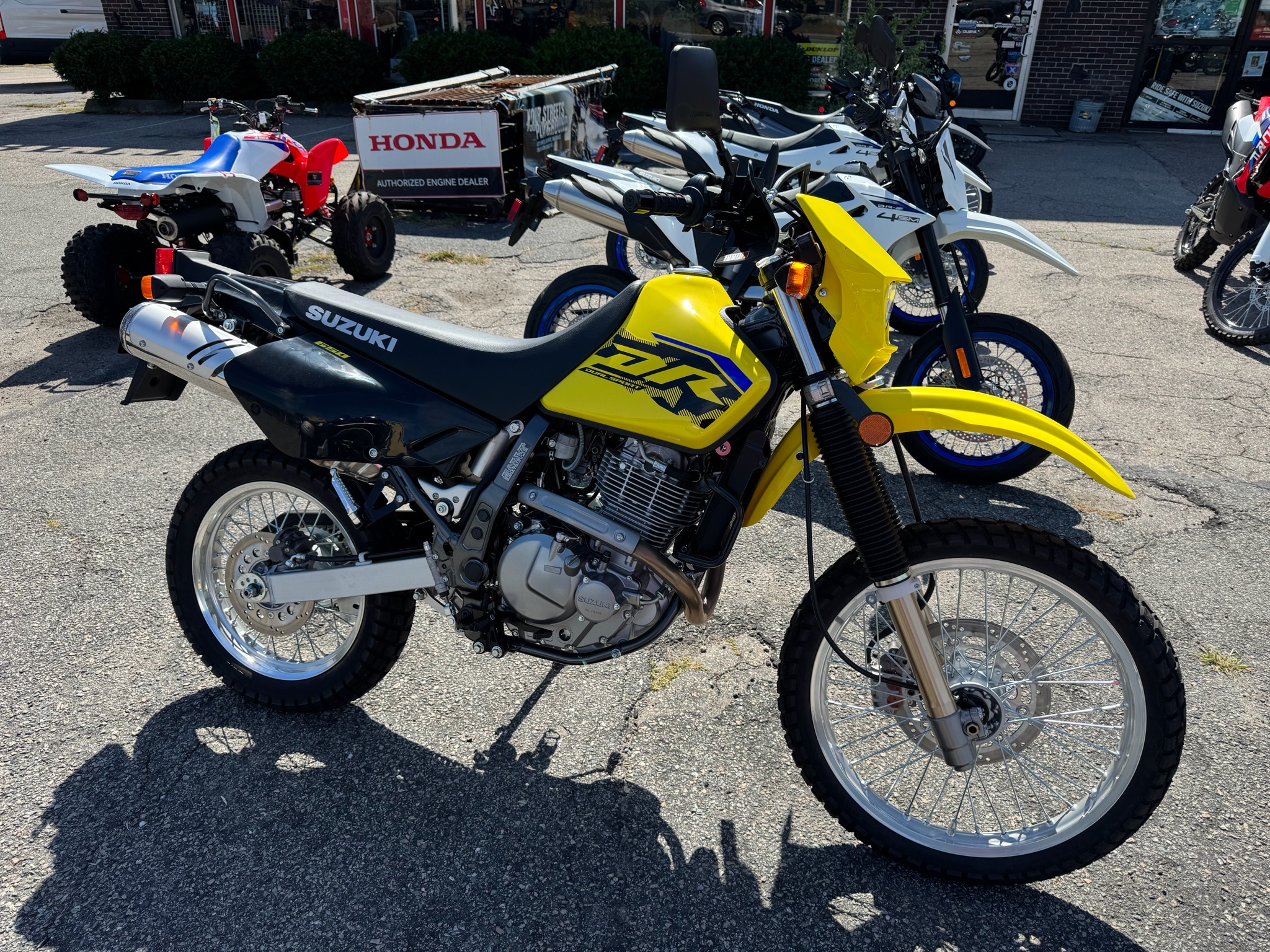 2027 DR650S