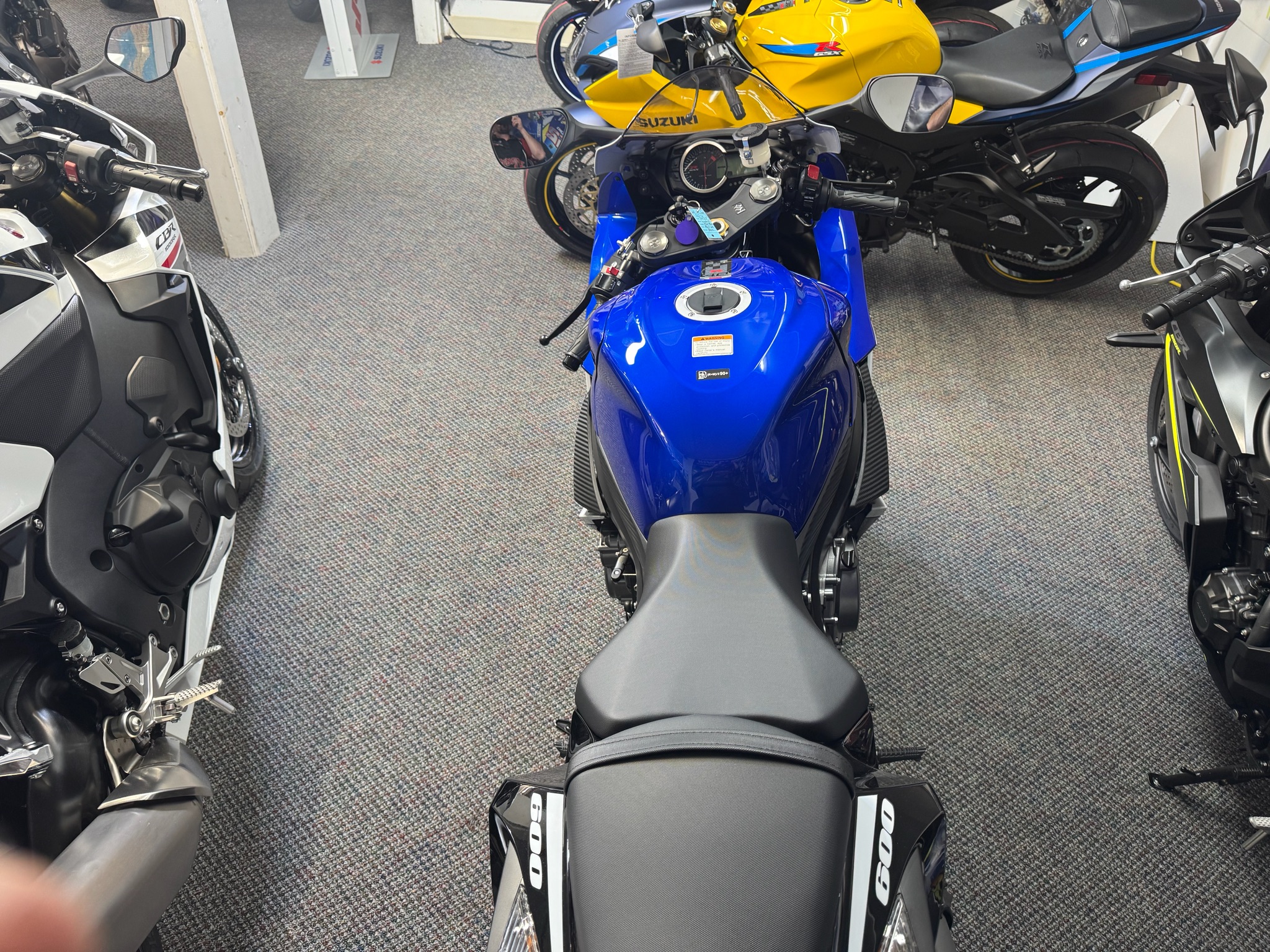 2027 Suzuki GSX-R600Z 40th Anniversary Edition 3