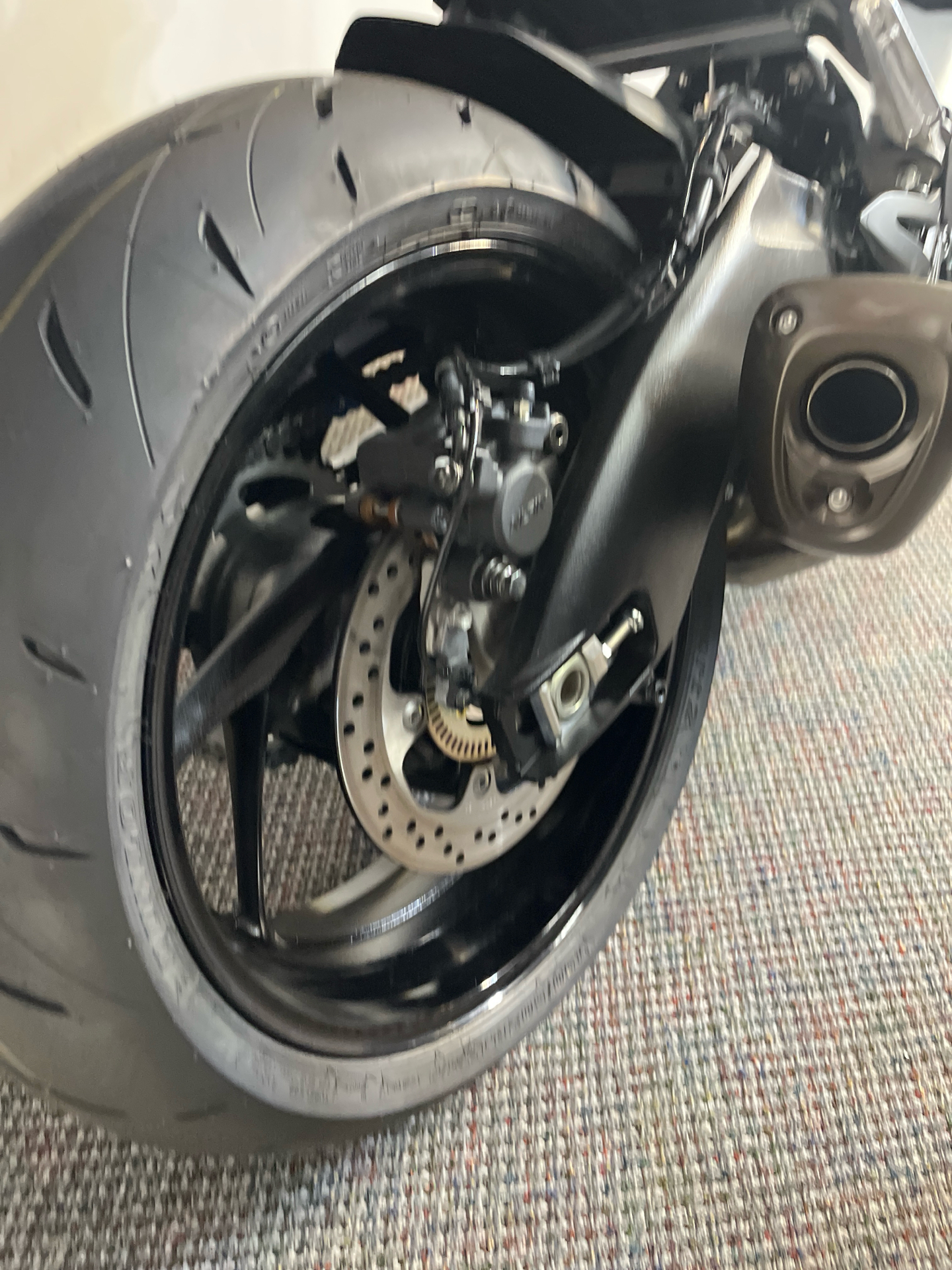 2024 Suzuki GSX-S1000 in West Bridgewater, Massachusetts - Photo 4
