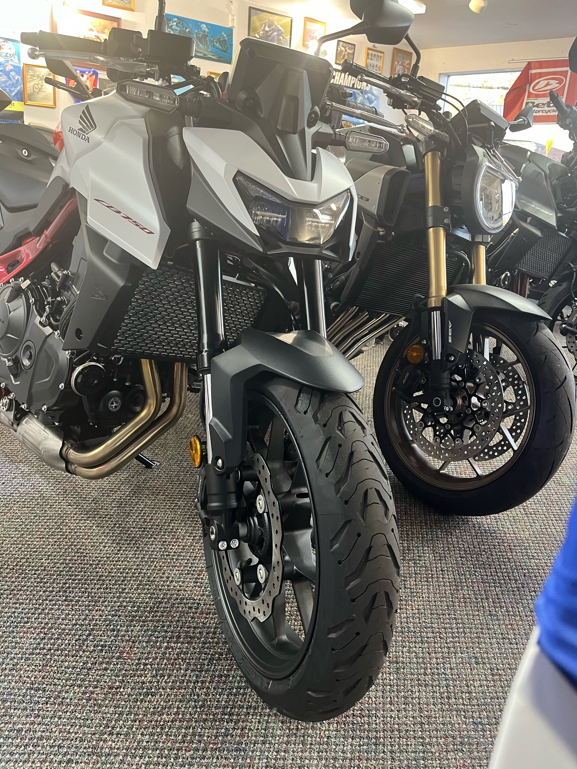 2025 Honda CB750 Hornet in West Bridgewater, Massachusetts - Photo 4