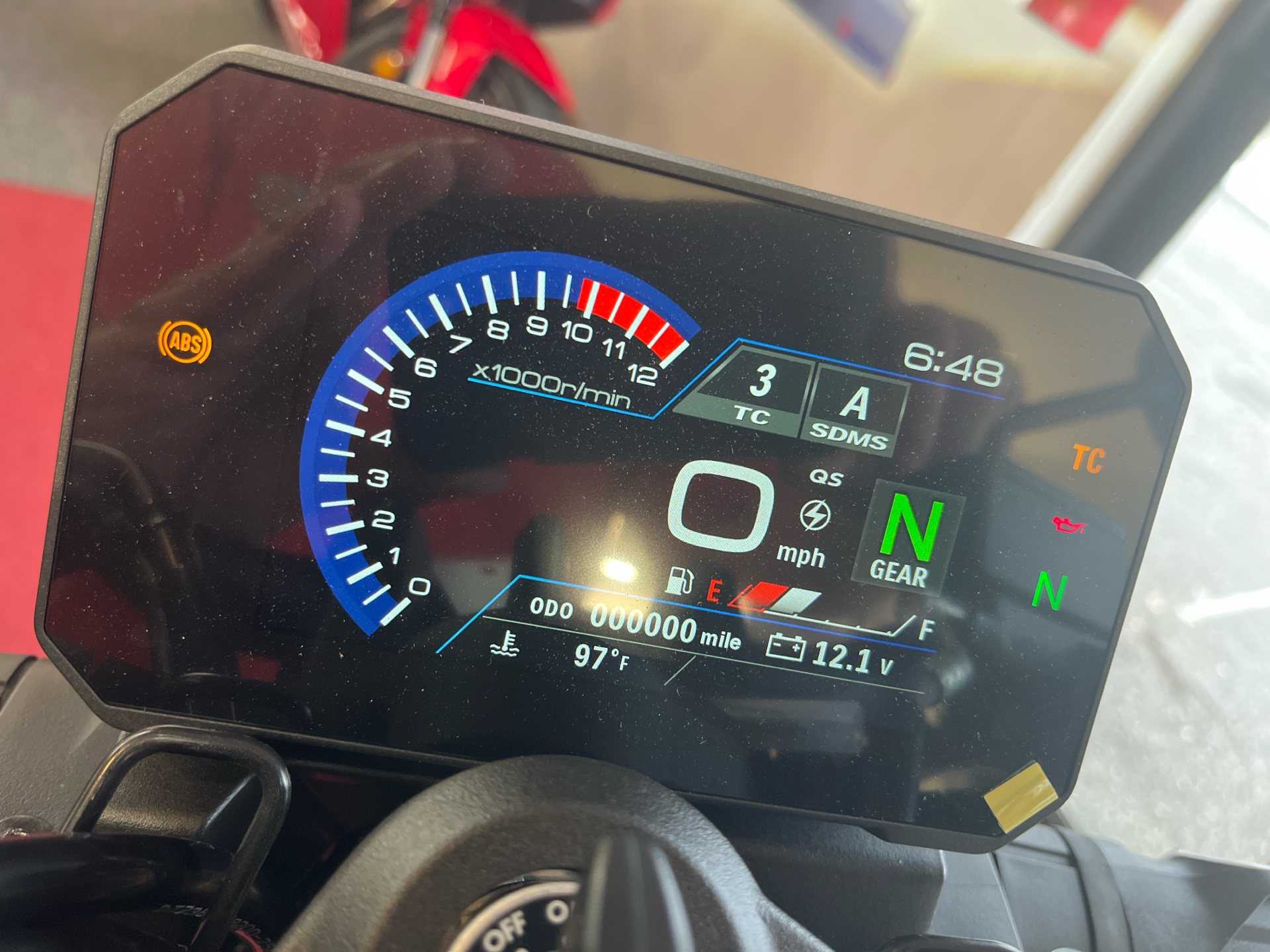 2024 Suzuki GSX-8S in West Bridgewater, Massachusetts - Photo 9