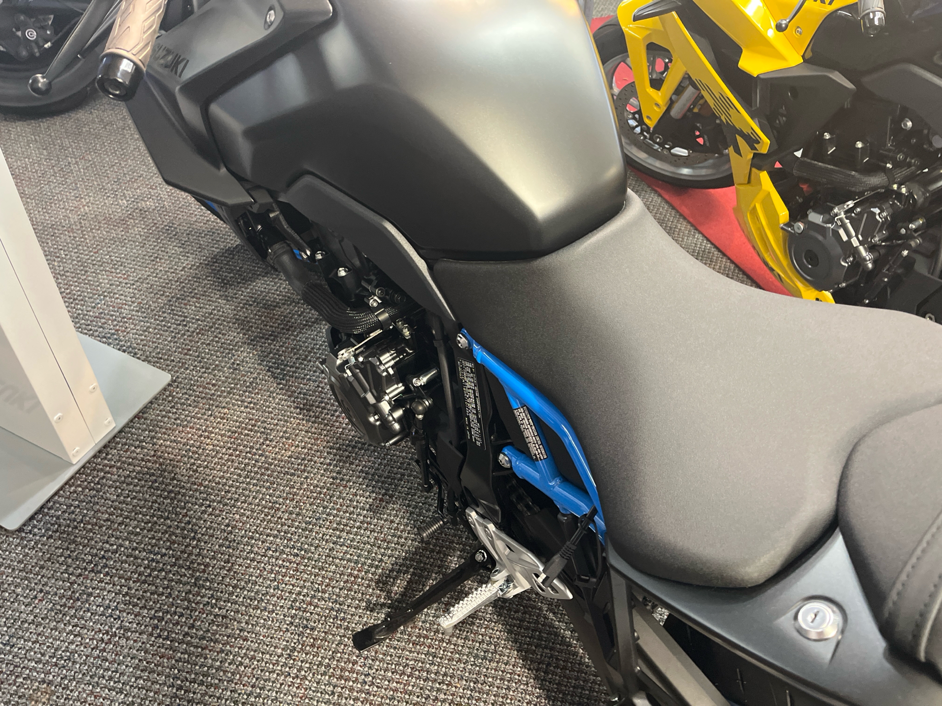 2024 Suzuki GSX-8S in West Bridgewater, Massachusetts - Photo 10