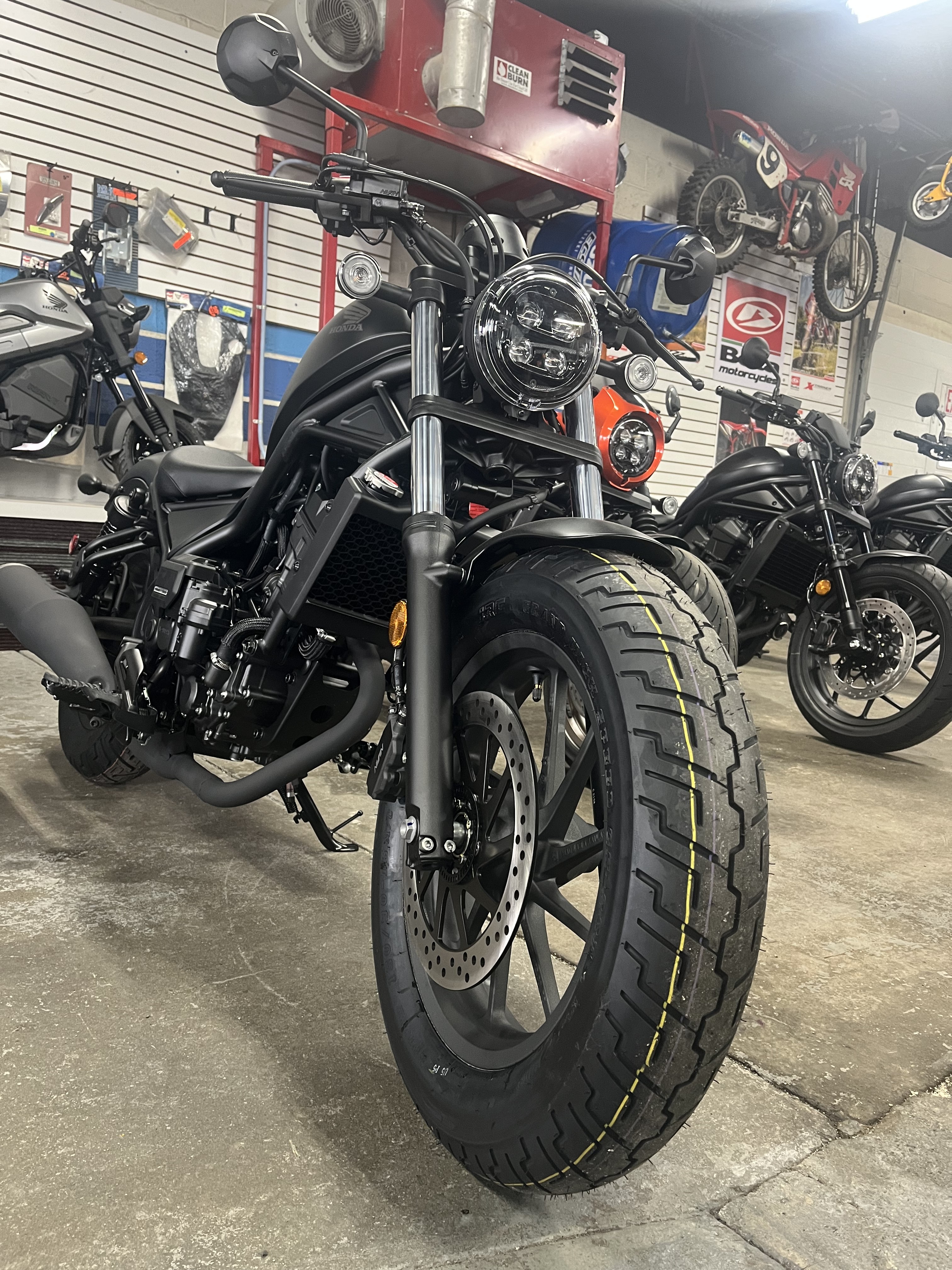 2026 Honda Rebel 300 E-Clutch in West Bridgewater, Massachusetts - Photo 3