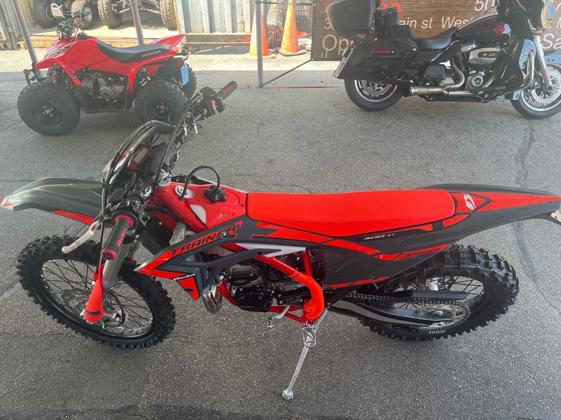 2025 Beta 300 Xtrainer in West Bridgewater, Massachusetts - Photo 8