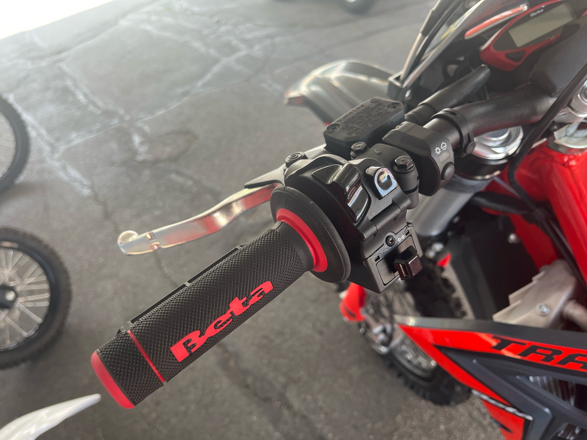 2025 Beta 300 Xtrainer in West Bridgewater, Massachusetts - Photo 11
