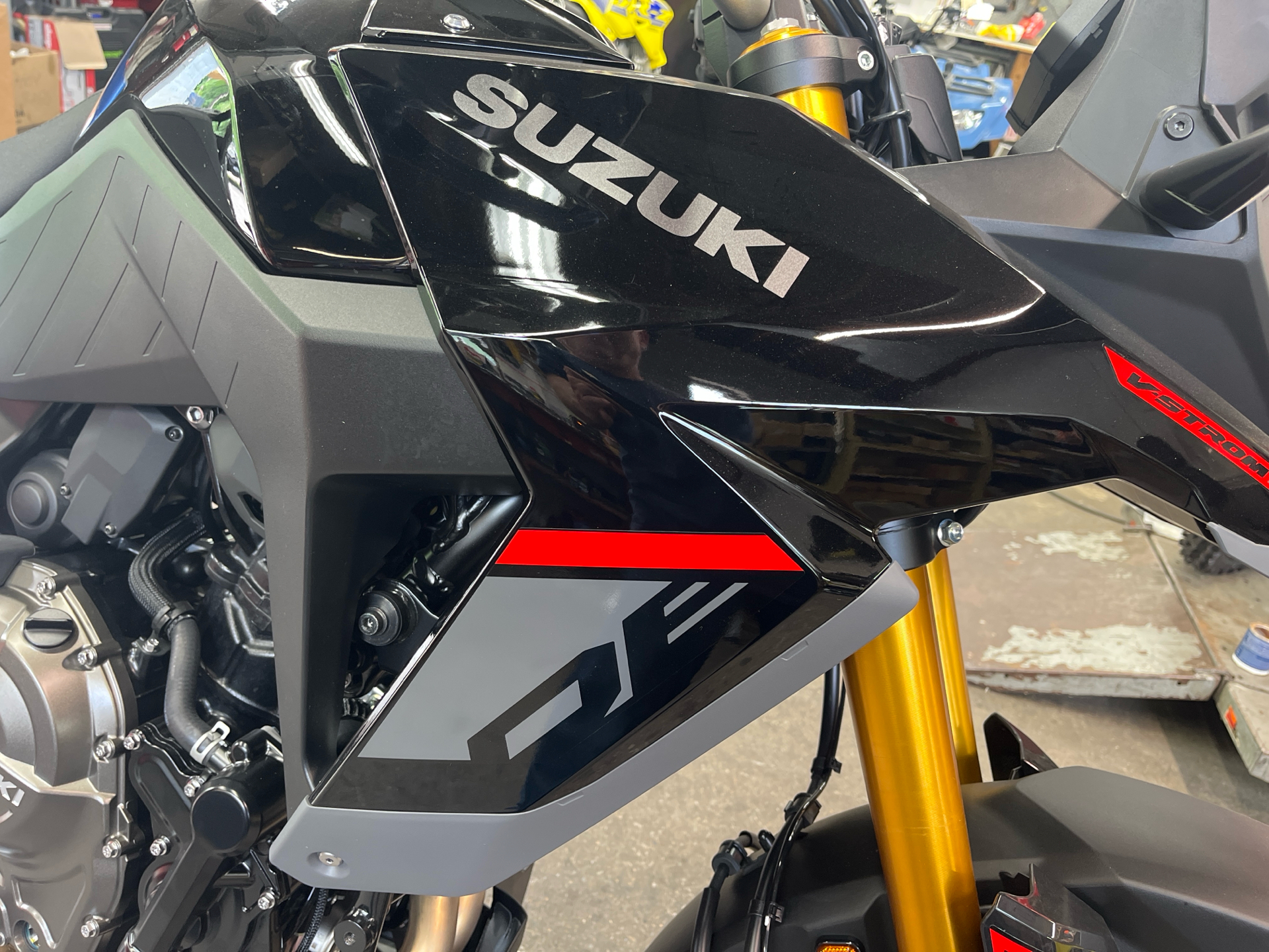 2025 Suzuki V-Strom 800DE in West Bridgewater, Massachusetts - Photo 2