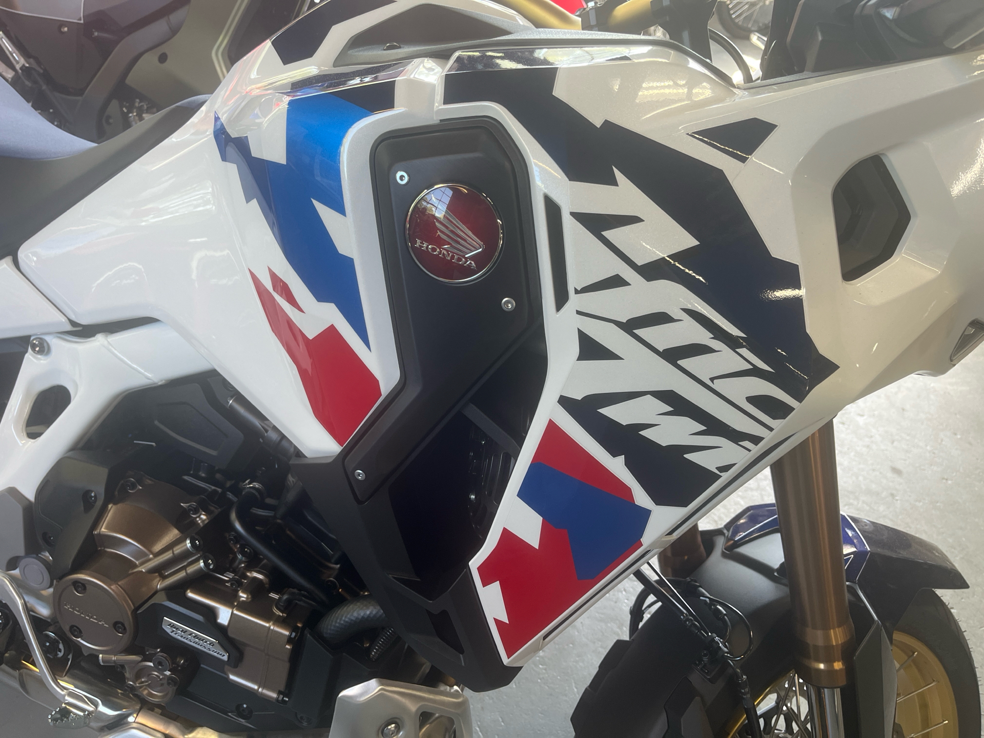 2024 Honda Africa Twin Adventure Sports ES DCT in West Bridgewater, Massachusetts - Photo 2