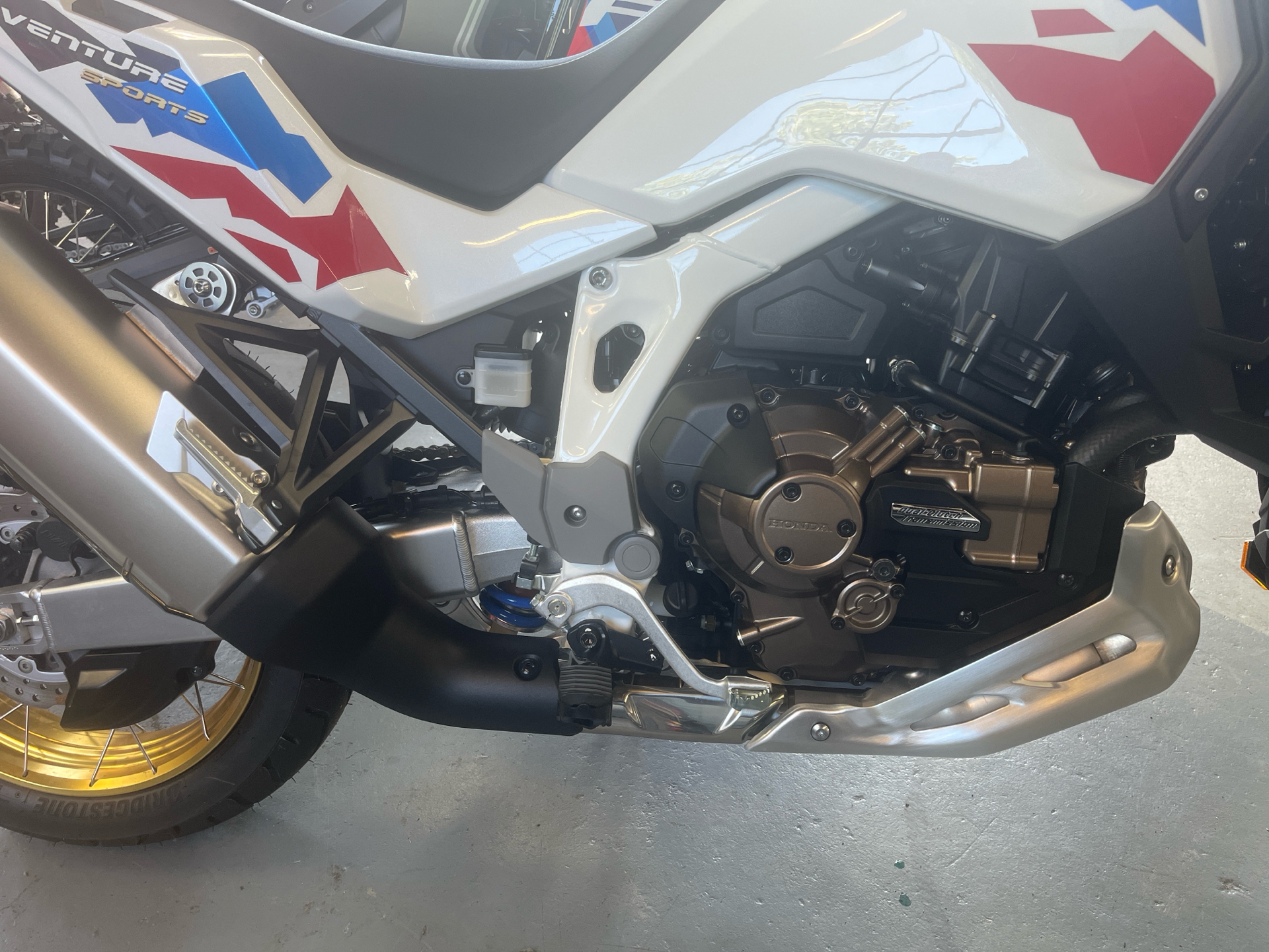 2024 Honda Africa Twin Adventure Sports ES DCT in West Bridgewater, Massachusetts - Photo 5