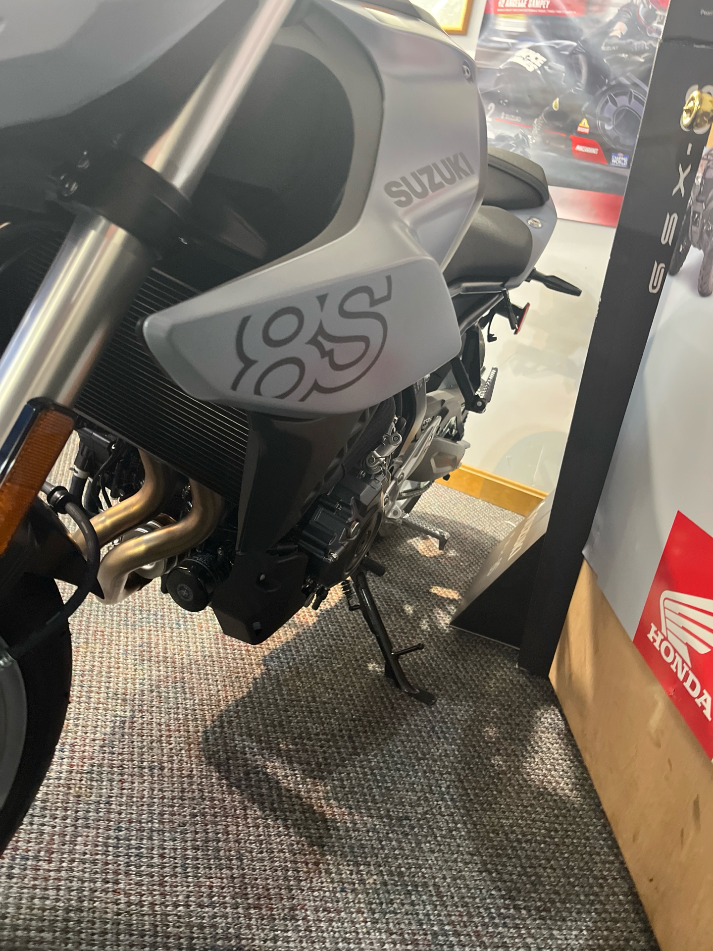 2024 Suzuki GSX-8S in West Bridgewater, Massachusetts - Photo 12