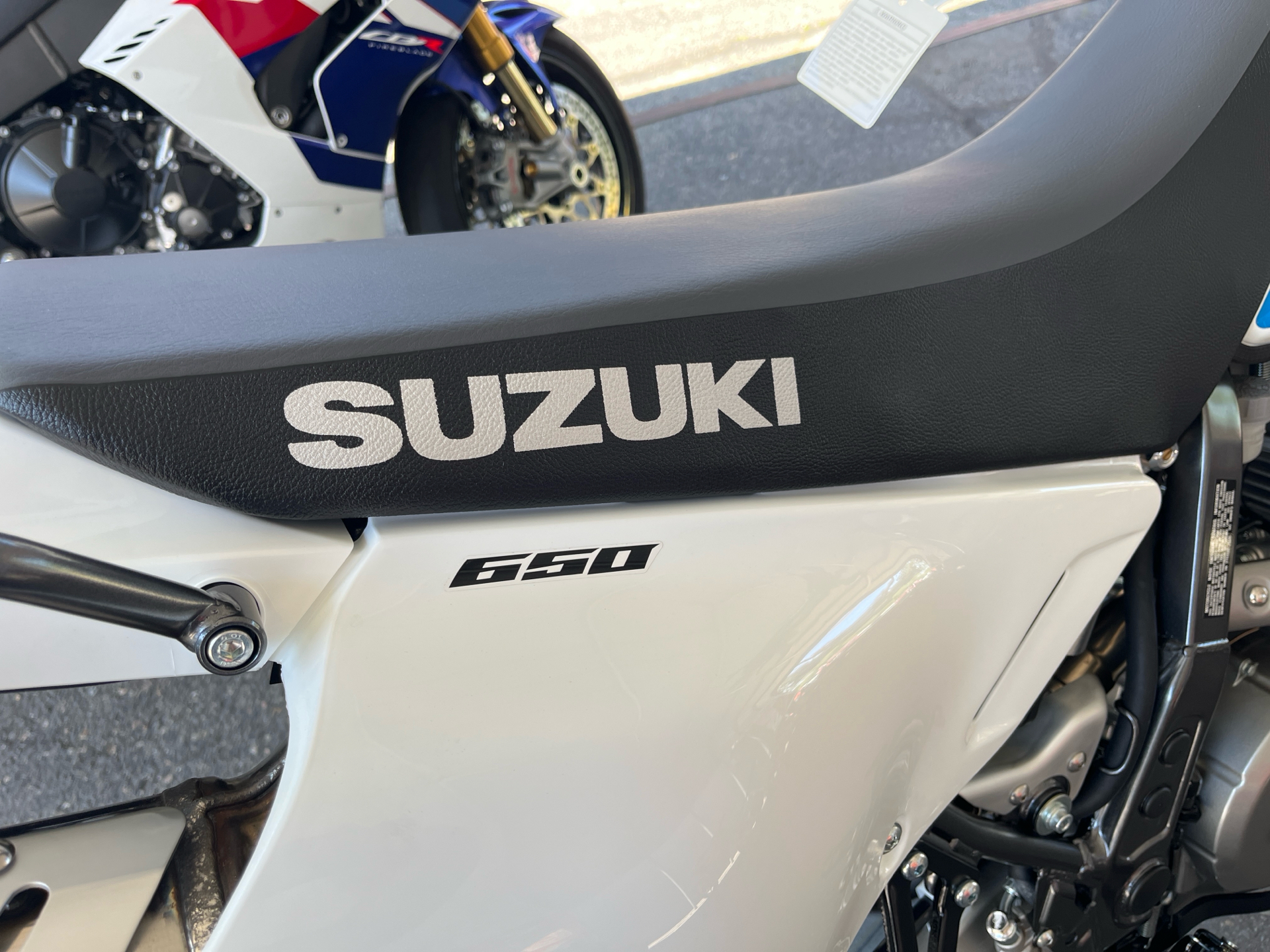 2025 Suzuki DR650S in West Bridgewater, Massachusetts - Photo 3