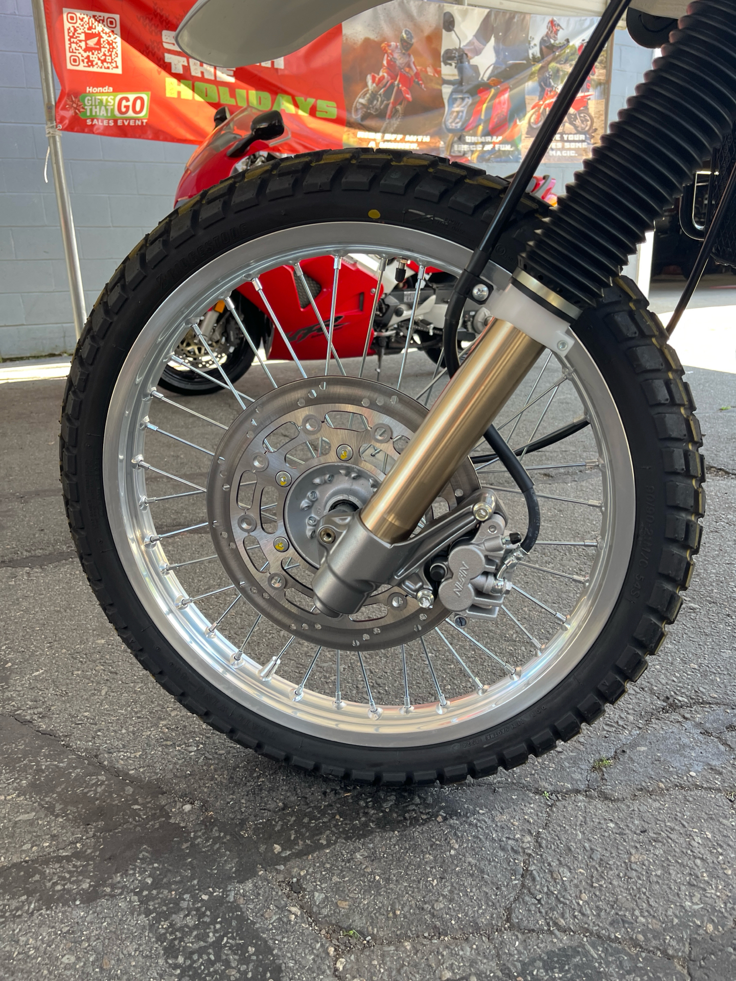 2025 Suzuki DR650S in West Bridgewater, Massachusetts - Photo 5
